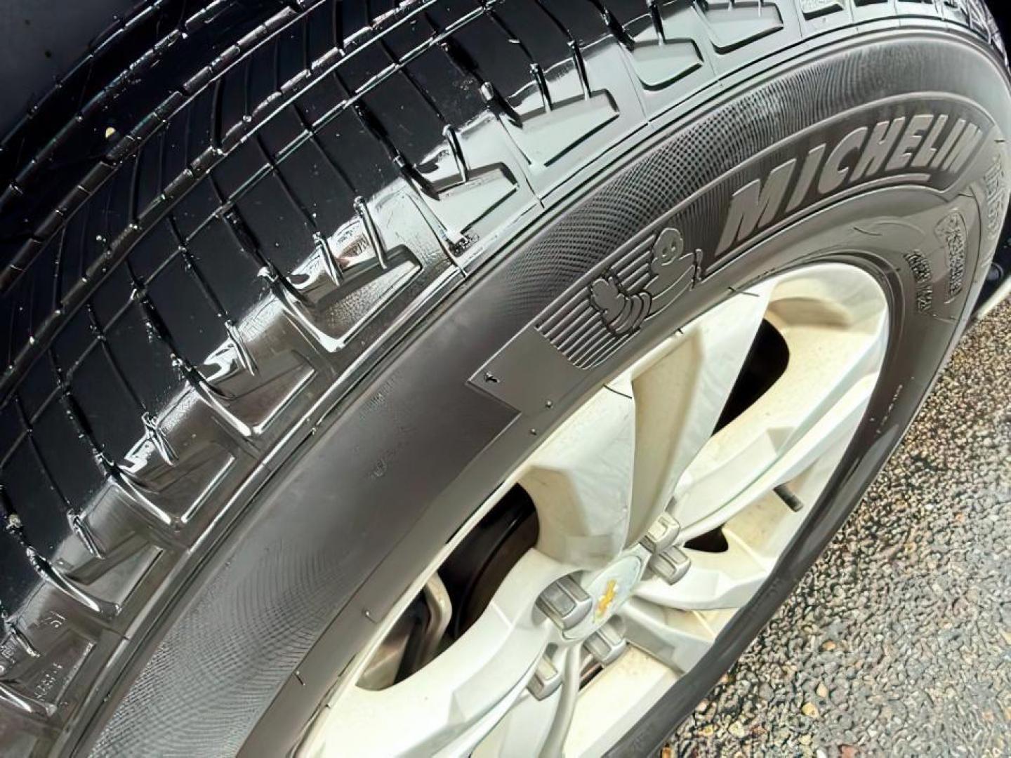 2015 WHITE /Jet Black Chevrolet Equinox (1GNFLGEK9FZ) with an ECOTEC 24L I-4 gasoline direct injection engine, Automatic transmission, located at 1175 N Woodruff Ave, Idaho Falls, ID, 83401, 43.506901, -111.999657 - At Timberline Auto, finding a great deal on your next vehicle is always easy! Our experienced sales staff's goal is to help find you the right vehicle at the right price! Our knowledgeable finance department has options for almost any credit score. We offer extended service contract options to prote - Photo#11