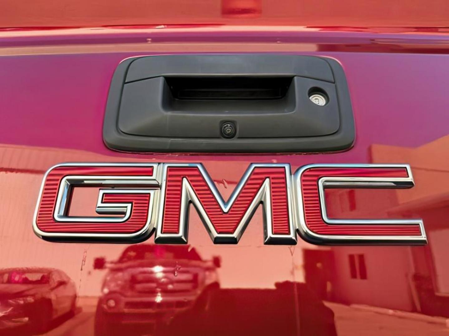 2018 RED /Jet Black GMC Sierra 3500HD (1GT42XCY4JF) with an Duramax 66L V-8 diesel direct injection engine, Automatic transmission, located at 1175 N Woodruff Ave, Idaho Falls, ID, 83401, 43.506901, -111.999657 - Heavy duty diesel strength and modern everyday convenience come together in this 2018 GMC Sierra 3500HD Crew Cab 4x4 equipped with the 6.6L Duramax turbo diesel engine. Built for serious towing and hauling, this 3500HD delivers the capability needed for trailers, equipment, and demanding workloads w- Photo#4