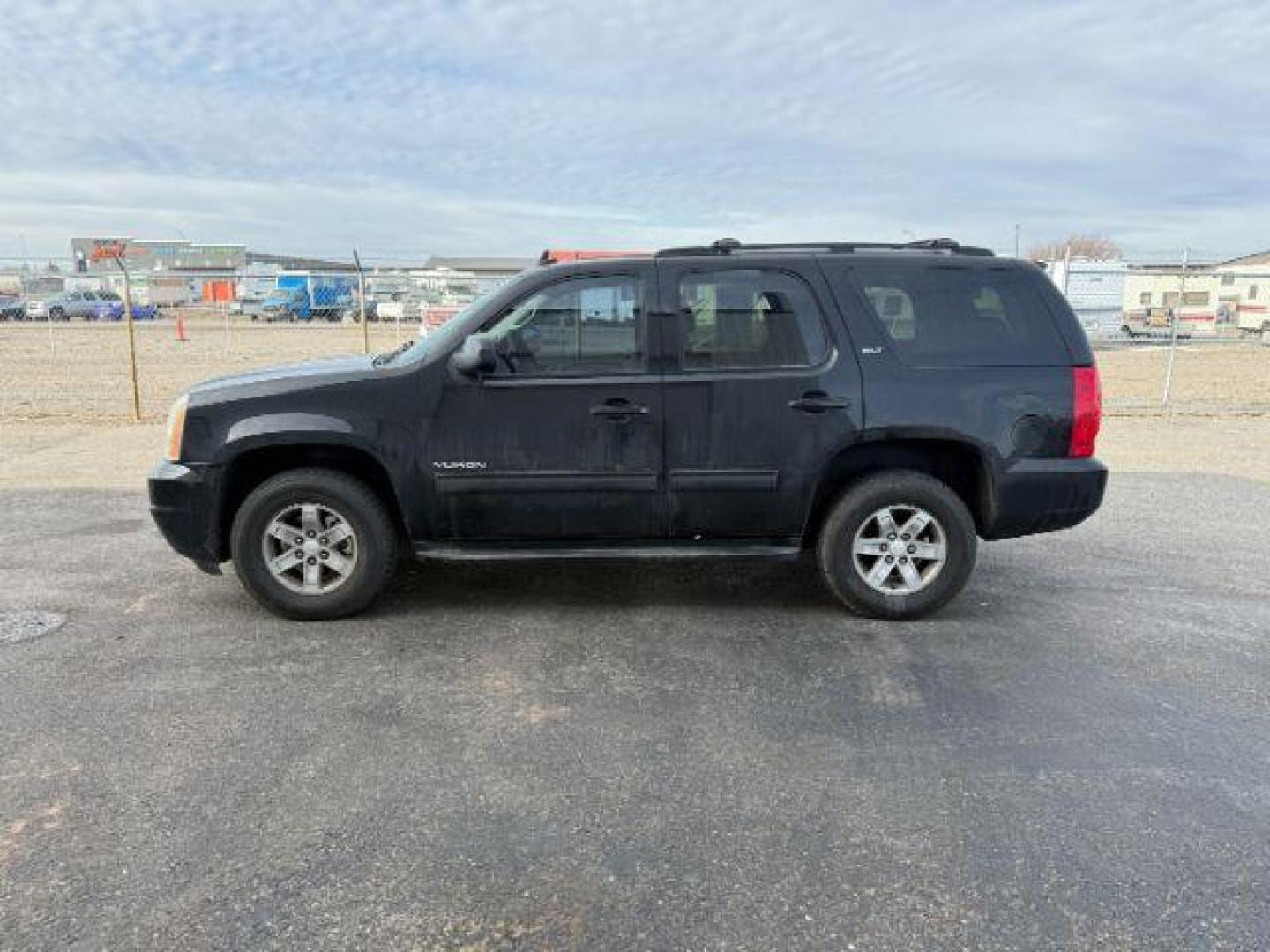 2011 GMC Yukon (1GKS2CEO6BR) with an 53 engine, Automatic transmission, located at 1175 N Woodruff Ave, Idaho Falls, ID, 83401, 43.506901, -111.999657 - ... Read the full description on our Website at: www.usedtrucksidahofalls.com - Photo#0