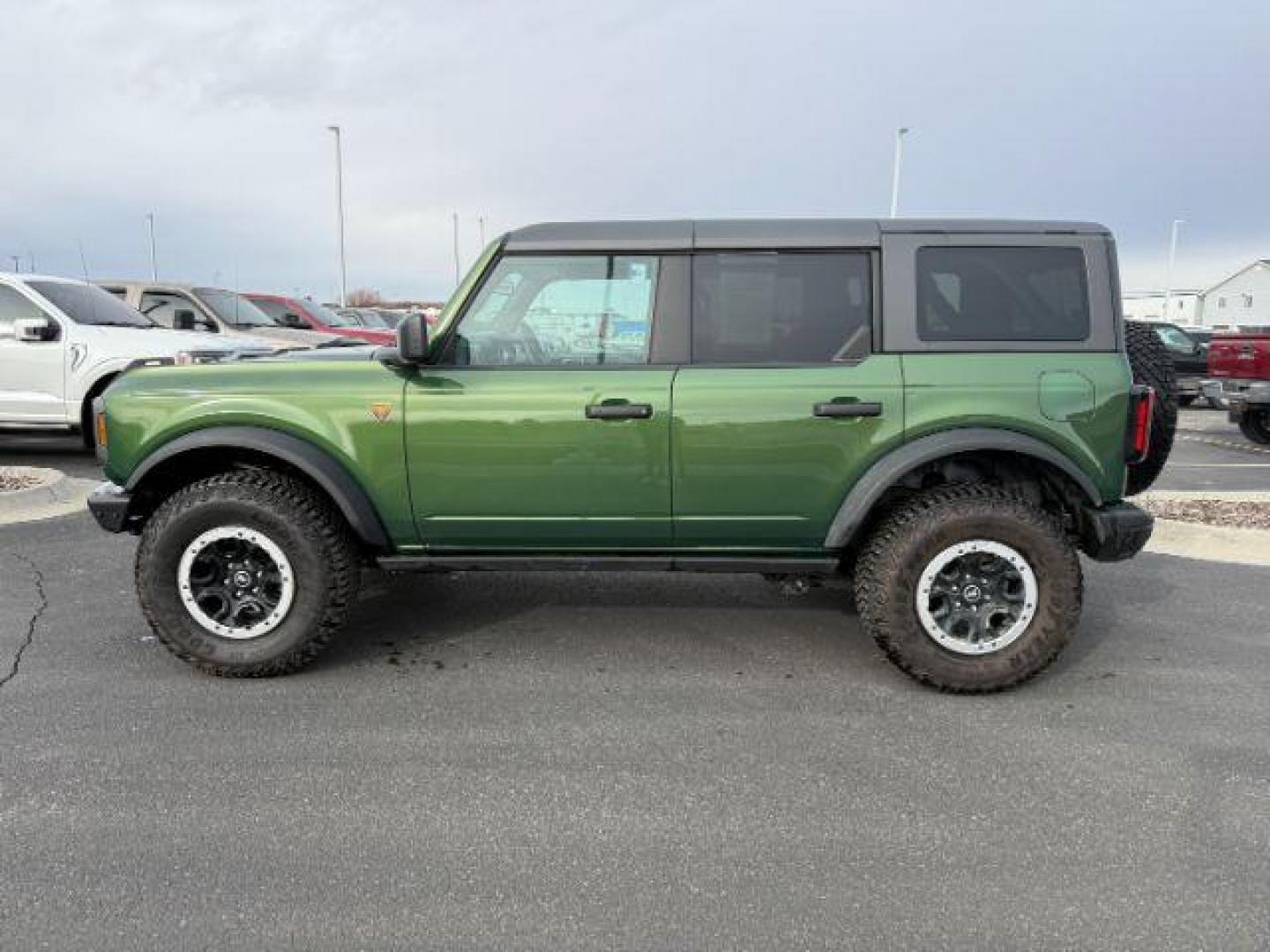 2022 GREEN /Black Onyx Ford Bronco (1FMEE5DPXNL) with an EcoBoost 27L V-6 portdirect injection engine, Automatic transmission, located at 1175 N Woodruff Ave, Idaho Falls, ID, 83401, 43.506901, -111.999657 - At Timberline Auto, finding a great deal on your next vehicle is always easy! Our experienced sales staff's goal is to help find you the right vehicle at the right price! Our knowledgeable finance department has options for almost any credit score. We offer extended service contract options to prote - Photo#2