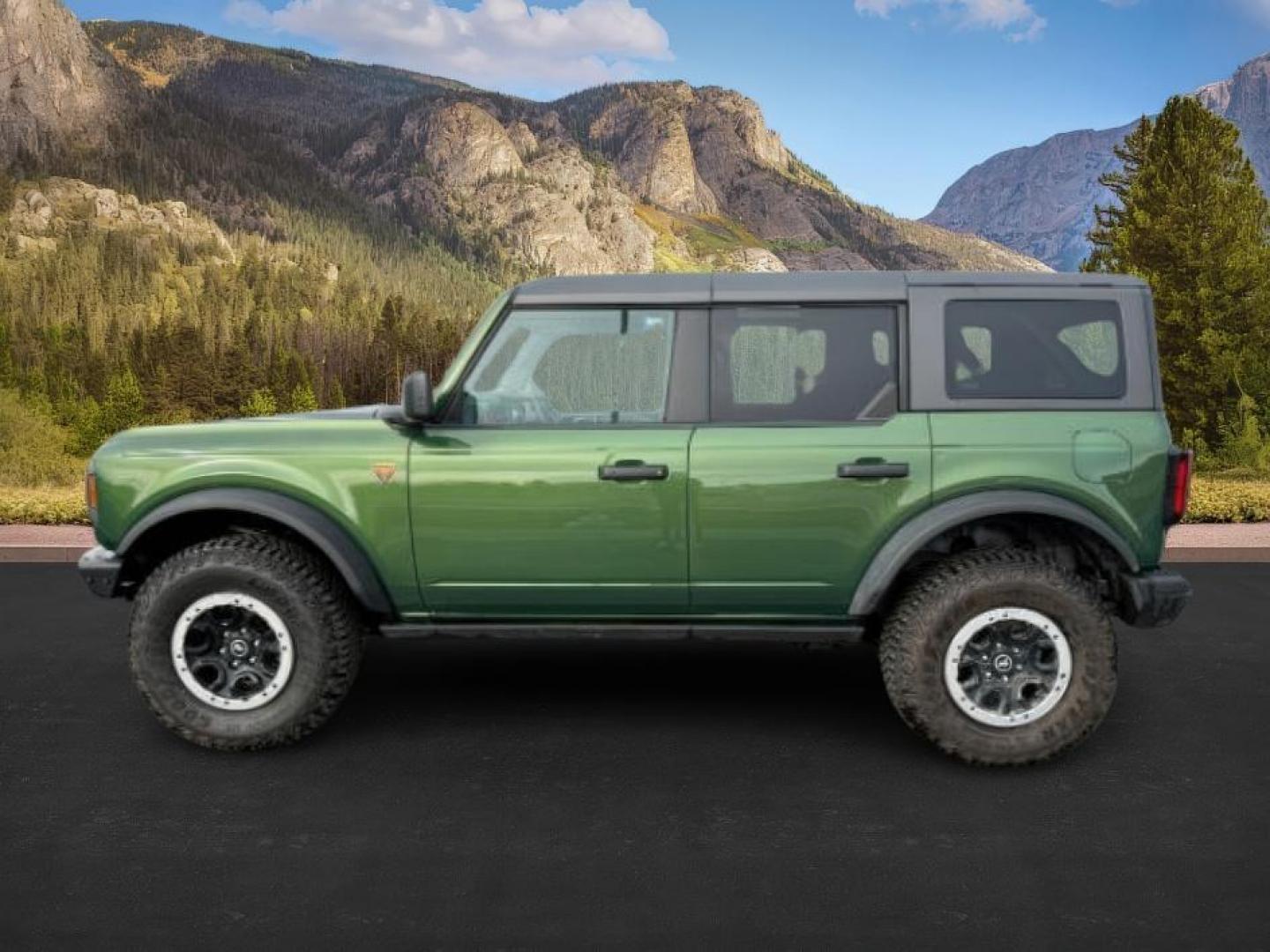 2022 GREEN /Black Onyx Ford Bronco (1FMEE5DPXNL) with an EcoBoost 27L V-6 portdirect injection engine, Automatic transmission, located at 1175 N Woodruff Ave, Idaho Falls, ID, 83401, 43.506901, -111.999657 - At Timberline Auto, finding a great deal on your next vehicle is always easy! Our experienced sales staff's goal is to help find you the right vehicle at the right price! Our knowledgeable finance department has options for almost any credit score. We offer extended service contract options to prote - Photo#1