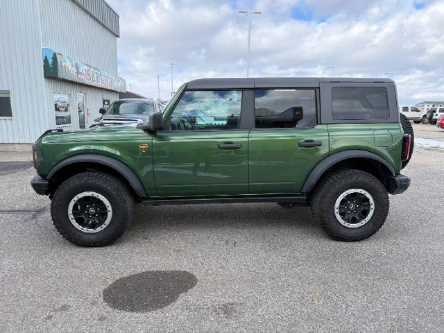 2022 GREEN /Black Onyx Ford Bronco (1FMEE5DPXNL) with an EcoBoost 27L V-6 portdirect injection engine, Automatic transmission, located at 1175 N Woodruff Ave, Idaho Falls, ID, 83401, 43.506901, -111.999657 - At Timberline Auto, finding a great deal on your next vehicle is always easy! Our experienced sales staff's goal is to help find you the right vehicle at the right price! Our knowledgeable finance department has options for almost any credit score. We offer extended service contract options to prote - Photo#27