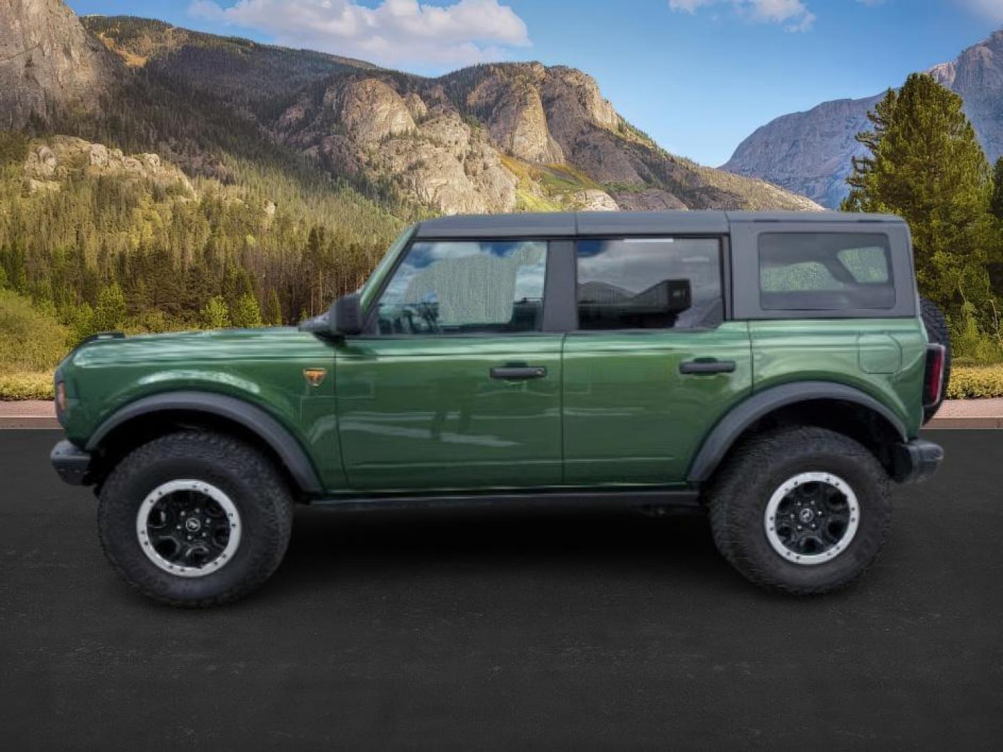 2022 GREEN /Black Onyx Ford Bronco (1FMEE5DPXNL) with an EcoBoost 27L V-6 portdirect injection engine, Automatic transmission, located at 1175 N Woodruff Ave, Idaho Falls, ID, 83401, 43.506901, -111.999657 - At Timberline Auto, finding a great deal on your next vehicle is always easy! Our experienced sales staff's goal is to help find you the right vehicle at the right price! Our knowledgeable finance department has options for almost any credit score. We offer extended service contract options to prote - Photo#2