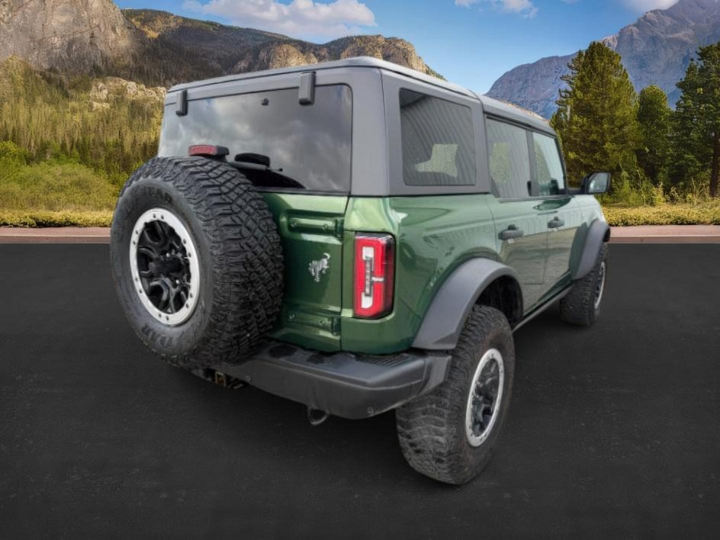 2022 GREEN /Black Onyx Ford Bronco (1FMEE5DPXNL) with an EcoBoost 27L V-6 portdirect injection engine, Automatic transmission, located at 1175 N Woodruff Ave, Idaho Falls, ID, 83401, 43.506901, -111.999657 - At Timberline Auto, finding a great deal on your next vehicle is always easy! Our experienced sales staff's goal is to help find you the right vehicle at the right price! Our knowledgeable finance department has options for almost any credit score. We offer extended service contract options to prote - Photo#6