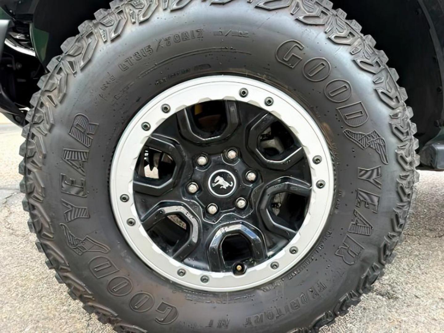 2022 GREEN /Black Onyx Ford Bronco (1FMEE5DPXNL) with an EcoBoost 27L V-6 portdirect injection engine, Automatic transmission, located at 1175 N Woodruff Ave, Idaho Falls, ID, 83401, 43.506901, -111.999657 - At Timberline Auto, finding a great deal on your next vehicle is always easy! Our experienced sales staff's goal is to help find you the right vehicle at the right price! Our knowledgeable finance department has options for almost any credit score. We offer extended service contract options to prote - Photo#11