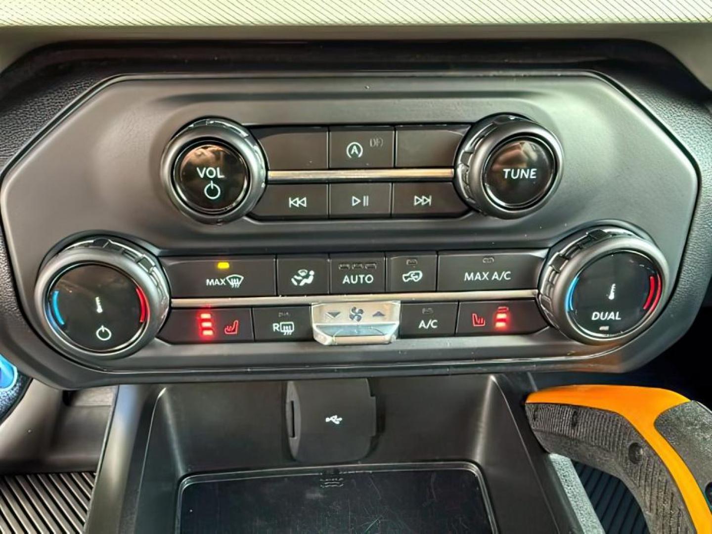 2022 GREEN /Black Onyx Ford Bronco (1FMEE5DPXNL) with an EcoBoost 27L V-6 portdirect injection engine, Automatic transmission, located at 1175 N Woodruff Ave, Idaho Falls, ID, 83401, 43.506901, -111.999657 - At Timberline Auto, finding a great deal on your next vehicle is always easy! Our experienced sales staff's goal is to help find you the right vehicle at the right price! Our knowledgeable finance department has options for almost any credit score. We offer extended service contract options to prote - Photo#18