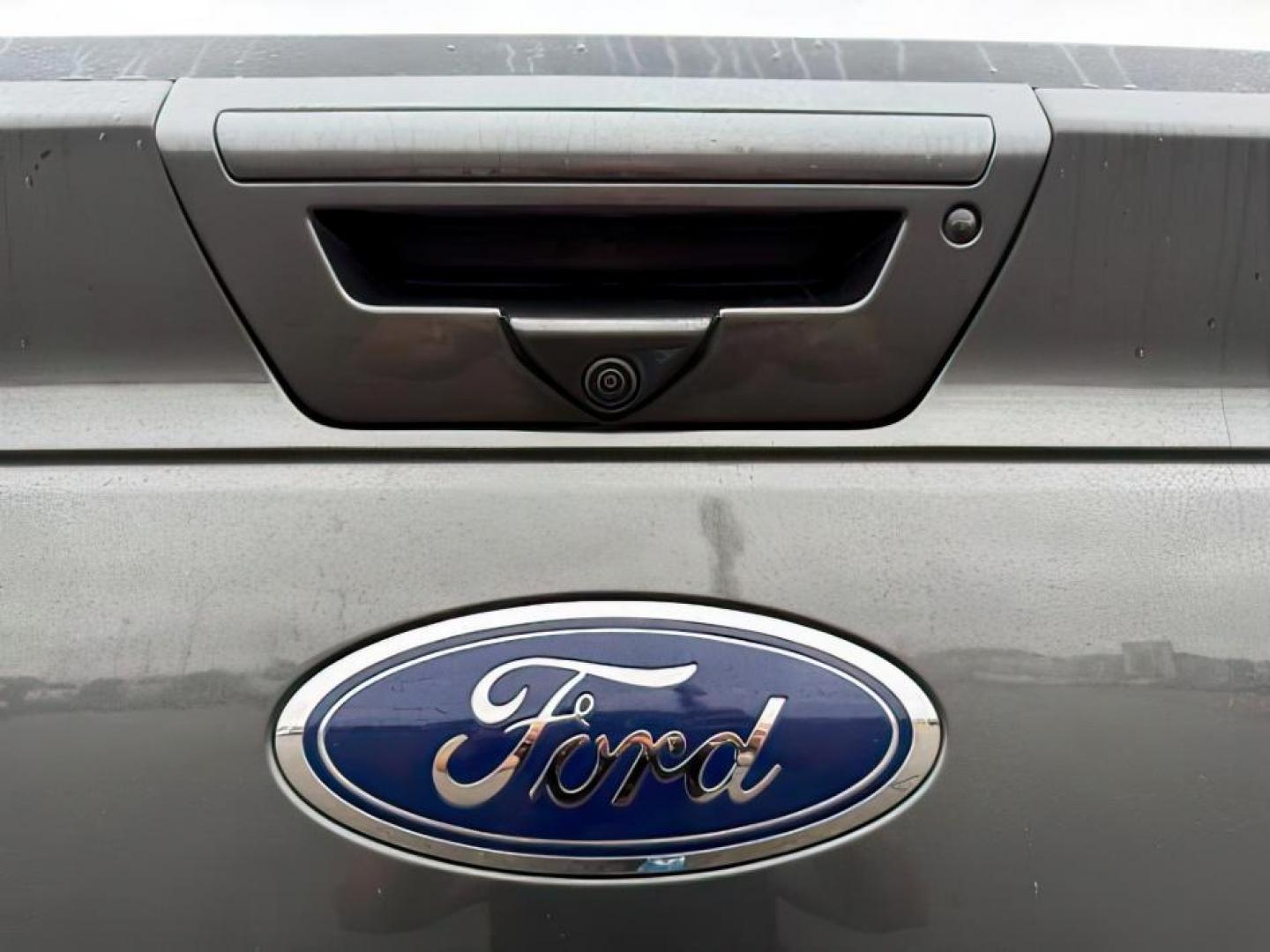 2020 GRAY /Black Ford F-150 (1FTFW1E42LK) with an EcoBoost 35L V-6 portdirect injection engine, Automatic transmission, located at 1175 N Woodruff Ave, Idaho Falls, ID, 83401, 43.506901, -111.999657 - At Timberline Auto, finding a great deal on your next vehicle is always easy! Our experienced sales staff's goal is to help find you the right vehicle at the right price! Our knowledgeable finance department has options for almost any credit score. We offer extended service contract options to prote - Photo#4