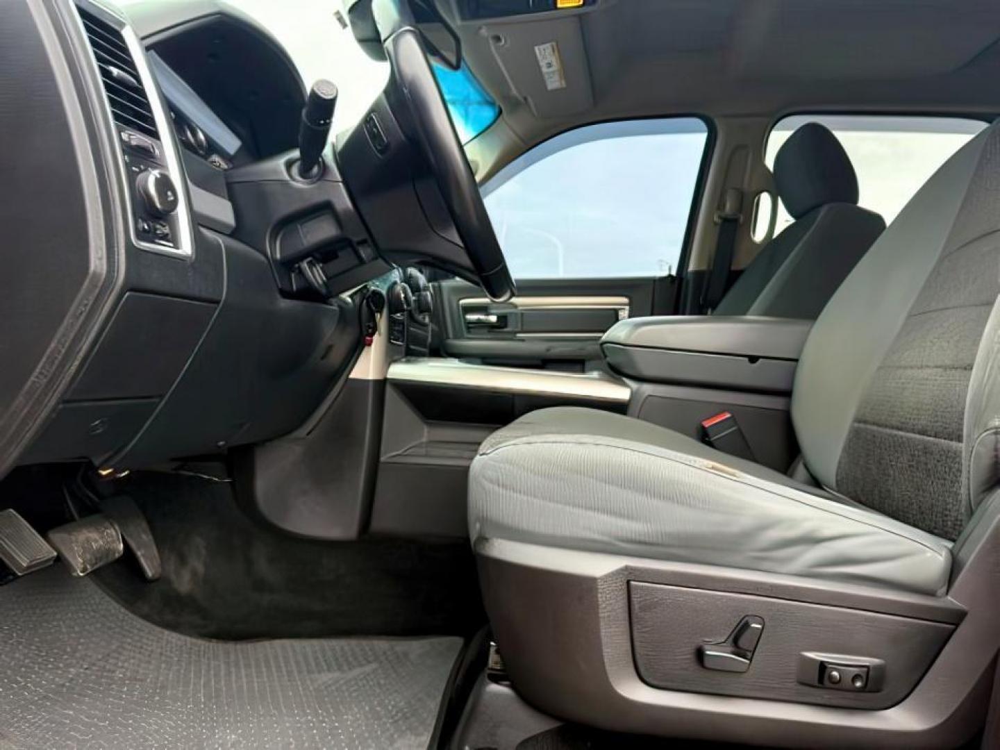 2016 RED /Diesel Grey/Black Ram 1500 (1C6RR7LG6GS) with an Pentastar 36L V-6 DOHC engine, Automatic transmission, located at 1175 N Woodruff Ave, Idaho Falls, ID, 83401, 43.506901, -111.999657 - At Timberline Auto, finding a great deal on your next vehicle is always easy! Our experienced sales staff's goal is to help find you the right vehicle at the right price! Our knowledgeable finance department has options for almost any credit score. We offer extended service contract options to prote - Photo#12