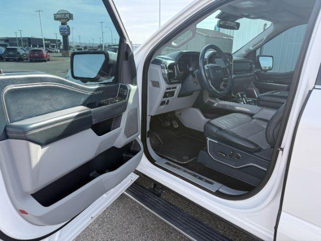 2021 WHITE /Admiral Blue Ford F-150 Limited (1FTFW1E86MF) with an EcoBoost 3.5L V-6 port/direct injection engine, AUTOMATIC transmission, located at 1235 N Woodruff Ave., Idaho Falls, 83401, (208) 523-1053, 43.507172, -112.000488 - At Timberline Auto, finding a great deal on your next vehicle is always easy! Our experienced sales staff's goal is to help find you the right vehicle at the right price! Our knowledgeable finance department has options for almost any credit score. We offer extended service contract options to prote- Photo#36