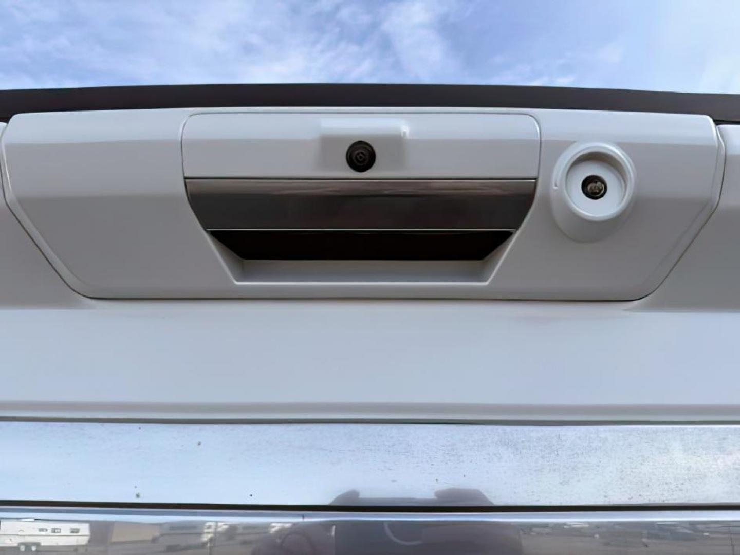 2021 WHITE /Admiral Blue Ford F-150 (1FTFW1E86MF) with an EcoBoost 35L V-6 portdirect injection engine, Automatic transmission, located at 1175 N Woodruff Ave, Idaho Falls, ID, 83401, 43.506901, -111.999657 - At Timberline Auto, finding a great deal on your next vehicle is always easy! Our experienced sales staff's goal is to help find you the right vehicle at the right price! Our knowledgeable finance department has options for almost any credit score. We offer extended service contract options to prote - Photo#3