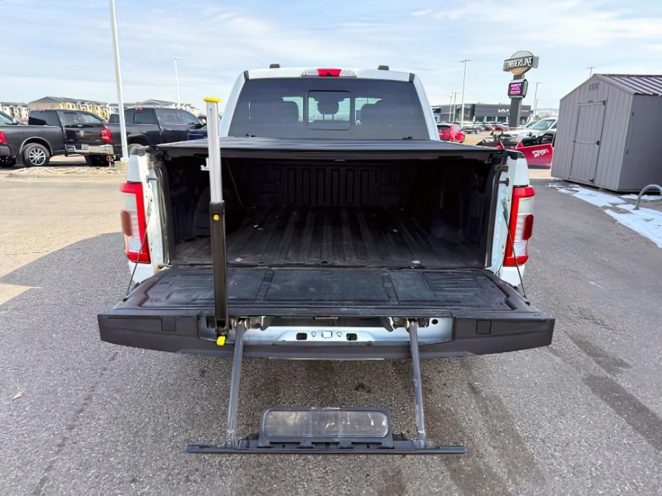 2021 WHITE /Admiral Blue Ford F-150 Limited (1FTFW1E86MF) with an EcoBoost 3.5L V-6 port/direct injection engine, AUTOMATIC transmission, located at 1235 N Woodruff Ave., Idaho Falls, 83401, (208) 523-1053, 43.507172, -112.000488 - At Timberline Auto, finding a great deal on your next vehicle is always easy! Our experienced sales staff's goal is to help find you the right vehicle at the right price! Our knowledgeable finance department has options for almost any credit score. We offer extended service contract options to prote- Photo#4