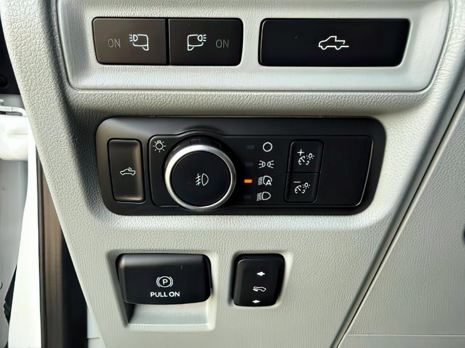 2021 WHITE /Admiral Blue Ford F-150 Limited (1FTFW1E86MF) with an EcoBoost 3.5L V-6 port/direct injection engine, AUTOMATIC transmission, located at 1235 N Woodruff Ave., Idaho Falls, 83401, (208) 523-1053, 43.507172, -112.000488 - At Timberline Auto, finding a great deal on your next vehicle is always easy! Our experienced sales staff's goal is to help find you the right vehicle at the right price! Our knowledgeable finance department has options for almost any credit score. We offer extended service contract options to prote- Photo#18