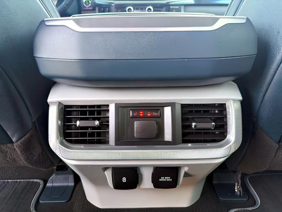 2021 WHITE /Admiral Blue Ford F-150 Limited (1FTFW1E86MF) with an EcoBoost 3.5L V-6 port/direct injection engine, AUTOMATIC transmission, located at 1235 N Woodruff Ave., Idaho Falls, 83401, (208) 523-1053, 43.507172, -112.000488 - At Timberline Auto, finding a great deal on your next vehicle is always easy! Our experienced sales staff's goal is to help find you the right vehicle at the right price! Our knowledgeable finance department has options for almost any credit score. We offer extended service contract options to prote- Photo#22