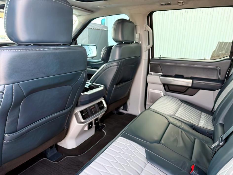 2021 WHITE /Admiral Blue Ford F-150 Limited (1FTFW1E86MF) with an EcoBoost 3.5L V-6 port/direct injection engine, AUTOMATIC transmission, located at 1235 N Woodruff Ave., Idaho Falls, 83401, (208) 523-1053, 43.507172, -112.000488 - At Timberline Auto, finding a great deal on your next vehicle is always easy! Our experienced sales staff's goal is to help find you the right vehicle at the right price! Our knowledgeable finance department has options for almost any credit score. We offer extended service contract options to prote- Photo#23