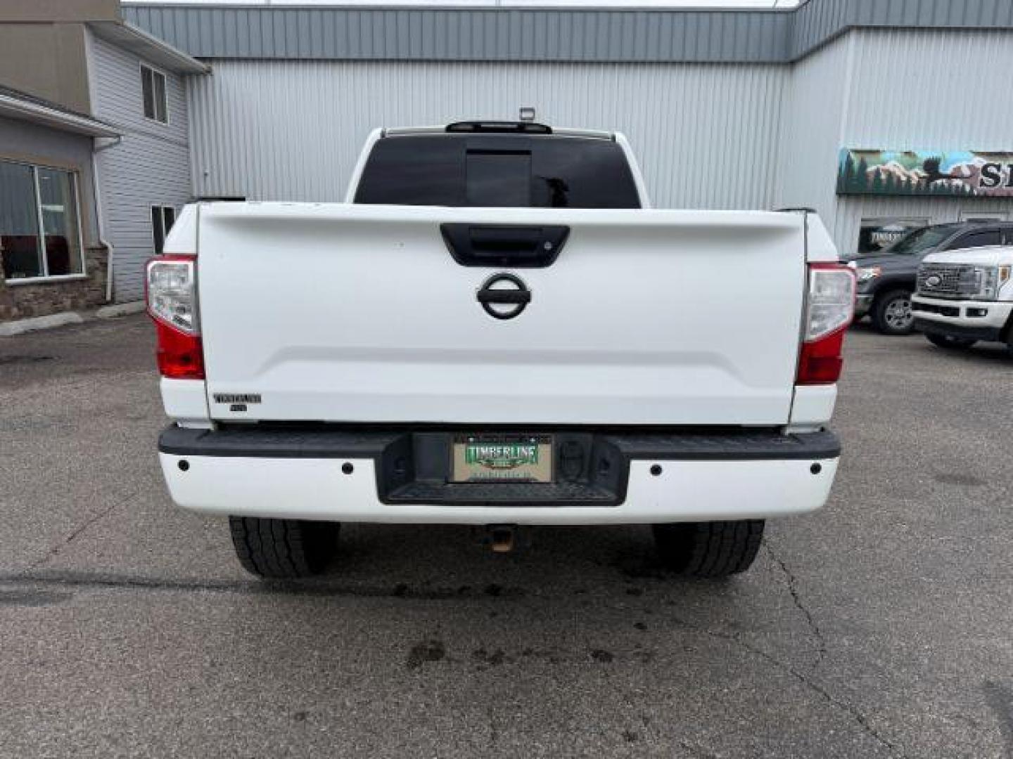 2017 WHITE /LEATHER Nissan Titan XD (1N6BA1F42HN) with an 50L V8 TURBO engine, Automatic transmission, located at 1175 N Woodruff Ave, Idaho Falls, ID, 83401, 43.506901, -111.999657 - Photo#27