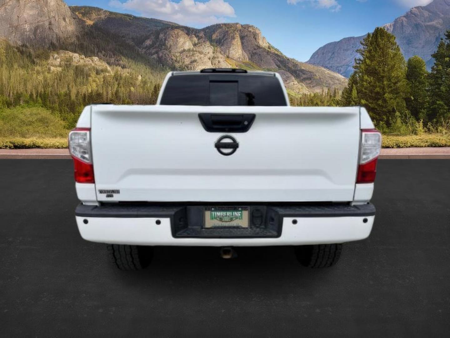 2017 WHITE /LEATHER Nissan Titan XD (1N6BA1F42HN) with an 50L V8 TURBO engine, Automatic transmission, located at 1175 N Woodruff Ave, Idaho Falls, ID, 83401, 43.506901, -111.999657 - Photo#3