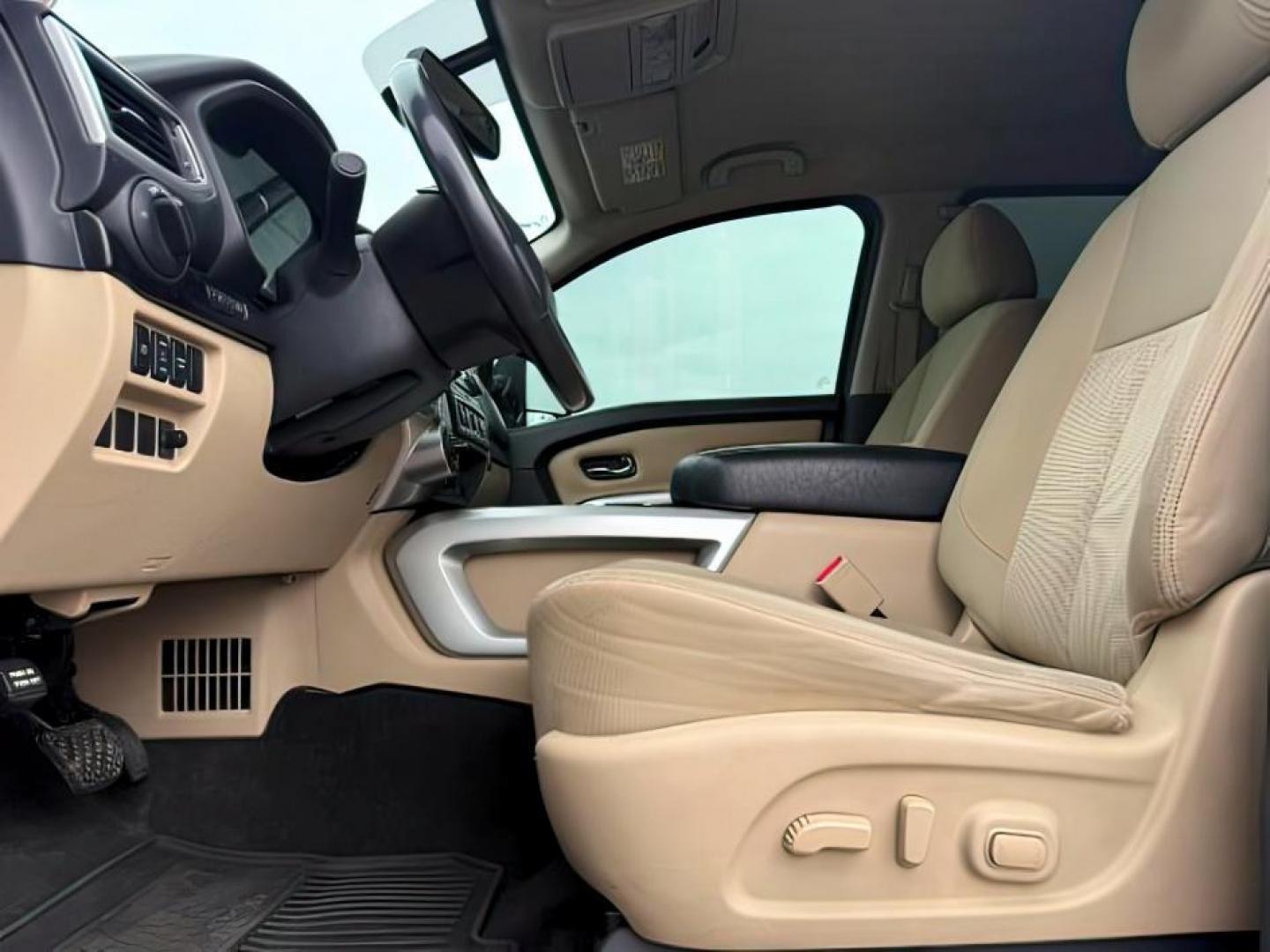 2017 WHITE /LEATHER Nissan Titan XD (1N6BA1F42HN) with an 50L V8 TURBO engine, Automatic transmission, located at 1175 N Woodruff Ave, Idaho Falls, ID, 83401, 43.506901, -111.999657 - Photo#12