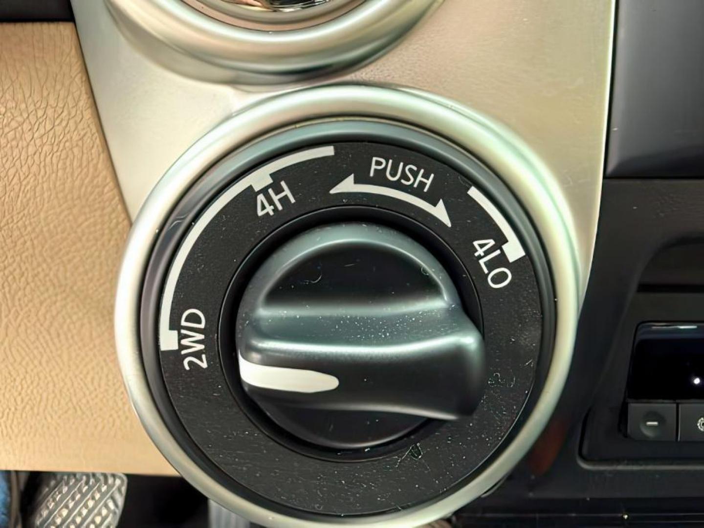 2017 WHITE /LEATHER Nissan Titan XD (1N6BA1F42HN) with an 50L V8 TURBO engine, Automatic transmission, located at 1175 N Woodruff Ave, Idaho Falls, ID, 83401, 43.506901, -111.999657 - Photo#18