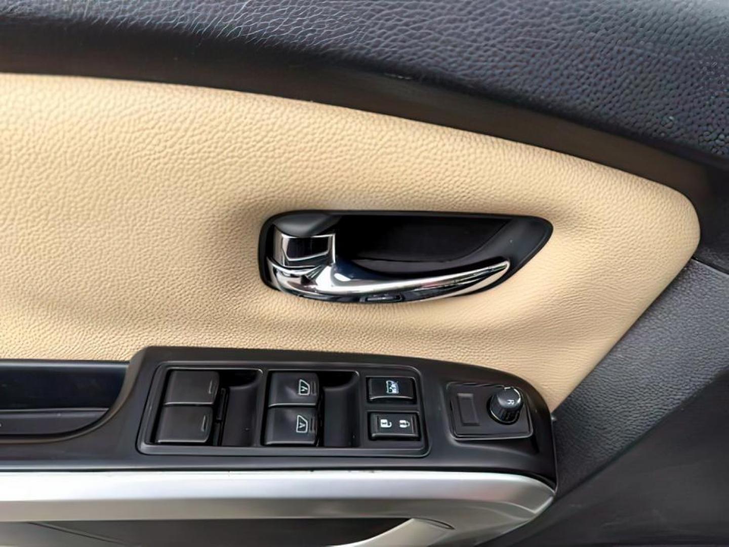 2017 WHITE /LEATHER Nissan Titan XD (1N6BA1F42HN) with an 50L V8 TURBO engine, Automatic transmission, located at 1175 N Woodruff Ave, Idaho Falls, ID, 83401, 43.506901, -111.999657 - Photo#21