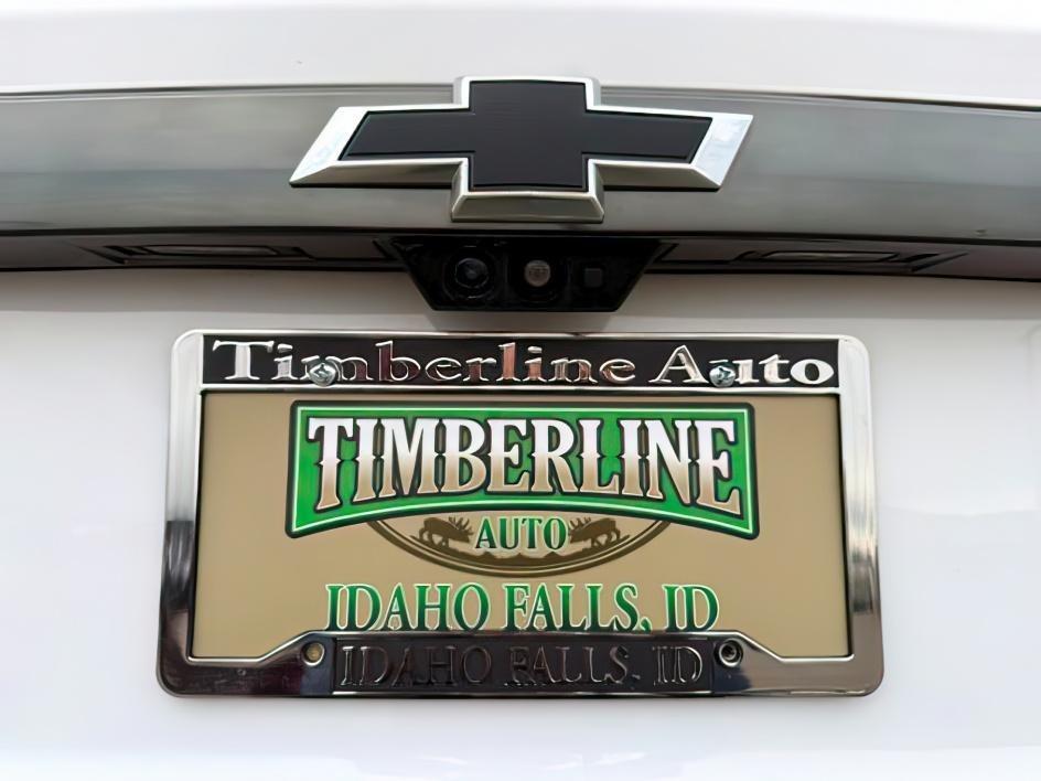 2019 Summit White /Jet Black Chevrolet Traverse (1GNEVJKW1KJ) with an 36L V-6 gasoline direct injection engine, Automatic transmission, located at 1175 N Woodruff Ave, Idaho Falls, ID, 83401, 43.506901, -111.999657 - At Timberline Auto, finding a great deal on your next vehicle is always easy! Our experienced sales staff's goal is to help find you the right vehicle at the right price! Our knowledgeable finance department has options for almost any credit score. We offer extended service contract options to prote- Photo#4