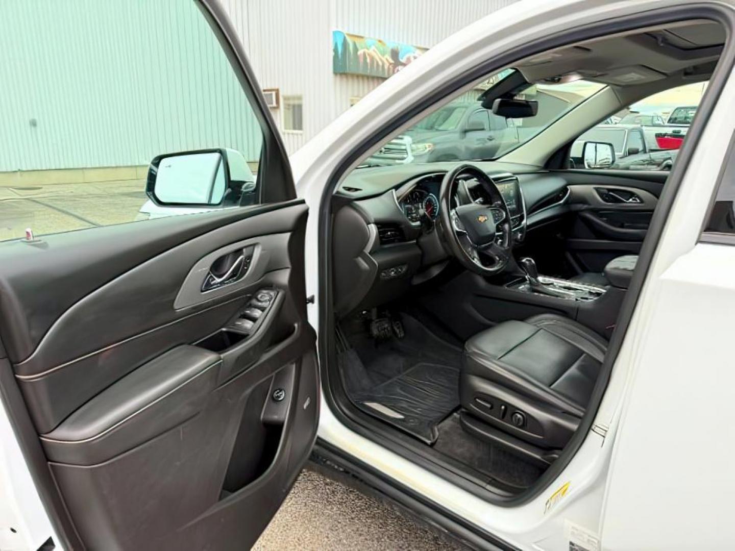 2019 Summit White /Jet Black Chevrolet Traverse (1GNEVJKW1KJ) with an 36L V-6 gasoline direct injection engine, Automatic transmission, located at 1175 N Woodruff Ave, Idaho Falls, ID, 83401, 43.506901, -111.999657 - At Timberline Auto, finding a great deal on your next vehicle is always easy! Our experienced sales staff's goal is to help find you the right vehicle at the right price! Our knowledgeable finance department has options for almost any credit score. We offer extended service contract options to prote - Photo#14