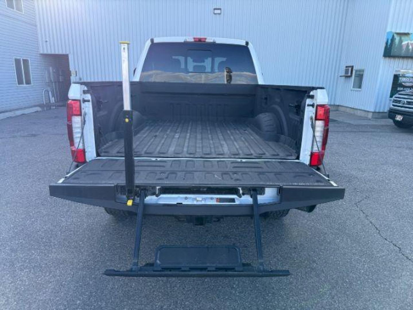 2018 WHITE /Black Ford F-350 (1FT8W3BT1JE) with an Powerstroke 67L V-8 diesel direct injection engine, Automatic transmission, located at 1175 N Woodruff Ave, Idaho Falls, ID, 83401, 43.506901, -111.999657 - At Timberline Auto, finding a great deal on your next vehicle is always easy! Our experienced sales staff's goal is to help find you the right vehicle at the right price! Our knowledgeable finance department has options for almost any credit score. We offer extended service contract options to prote - Photo#31