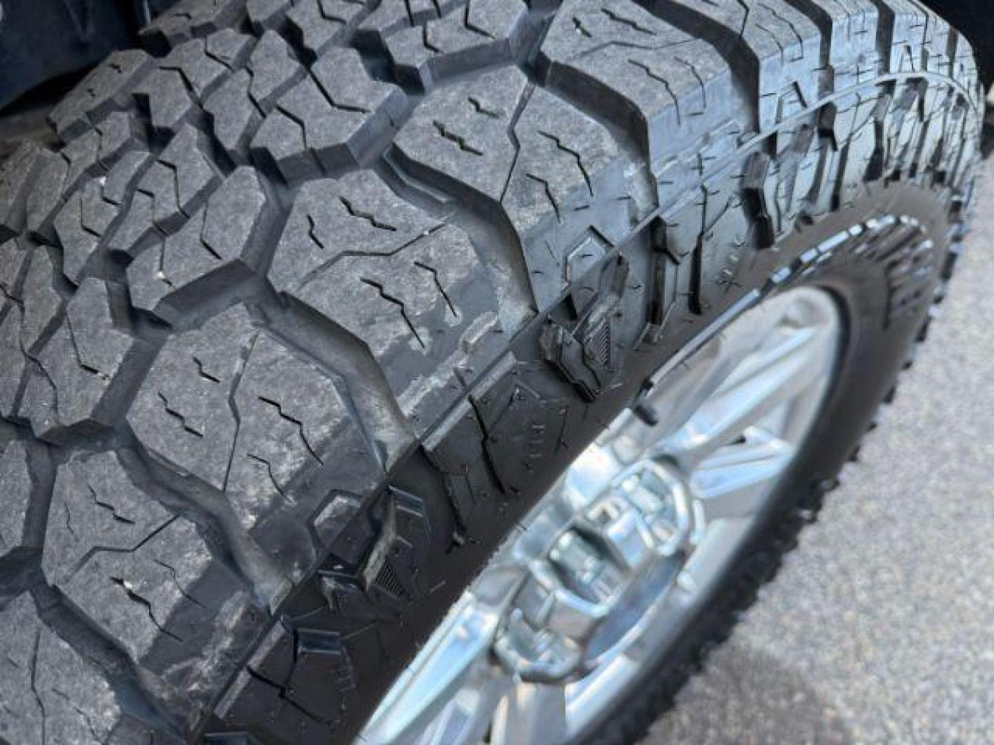 2018 WHITE /Black Ford F-350 (1FT8W3BT1JE) with an Powerstroke 67L V-8 diesel direct injection engine, Automatic transmission, located at 1175 N Woodruff Ave, Idaho Falls, ID, 83401, 43.506901, -111.999657 - At Timberline Auto, finding a great deal on your next vehicle is always easy! Our experienced sales staff's goal is to help find you the right vehicle at the right price! Our knowledgeable finance department has options for almost any credit score. We offer extended service contract options to prote - Photo#36