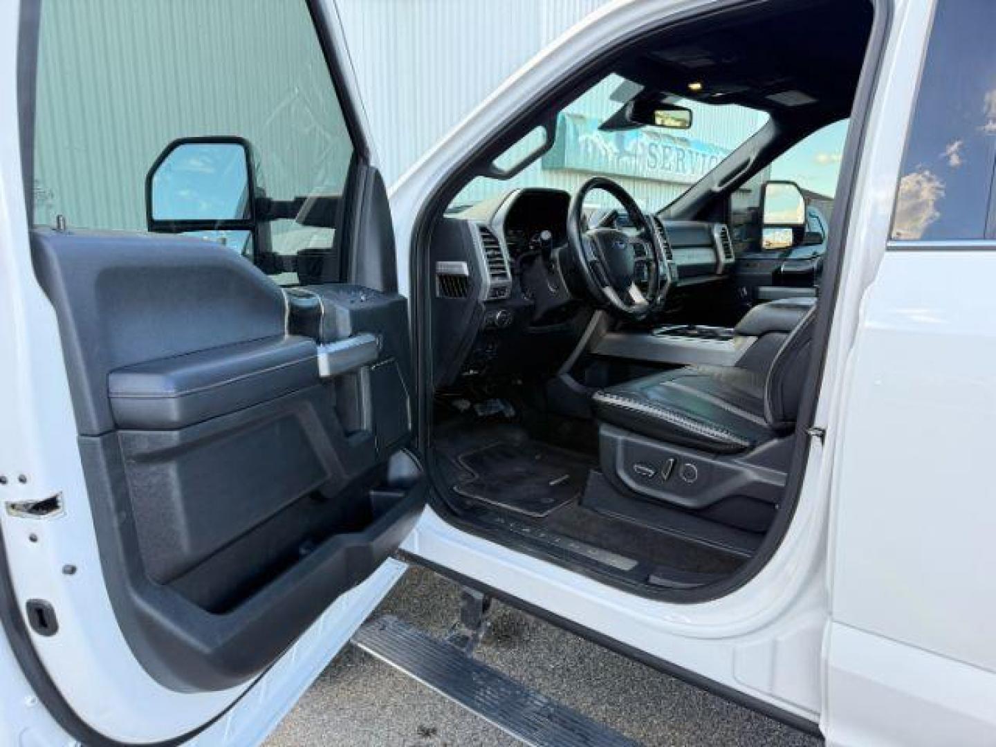 2018 WHITE /Black Ford F-350 (1FT8W3BT1JE) with an Powerstroke 67L V-8 diesel direct injection engine, Automatic transmission, located at 1175 N Woodruff Ave, Idaho Falls, ID, 83401, 43.506901, -111.999657 - At Timberline Auto, finding a great deal on your next vehicle is always easy! Our experienced sales staff's goal is to help find you the right vehicle at the right price! Our knowledgeable finance department has options for almost any credit score. We offer extended service contract options to prote - Photo#38