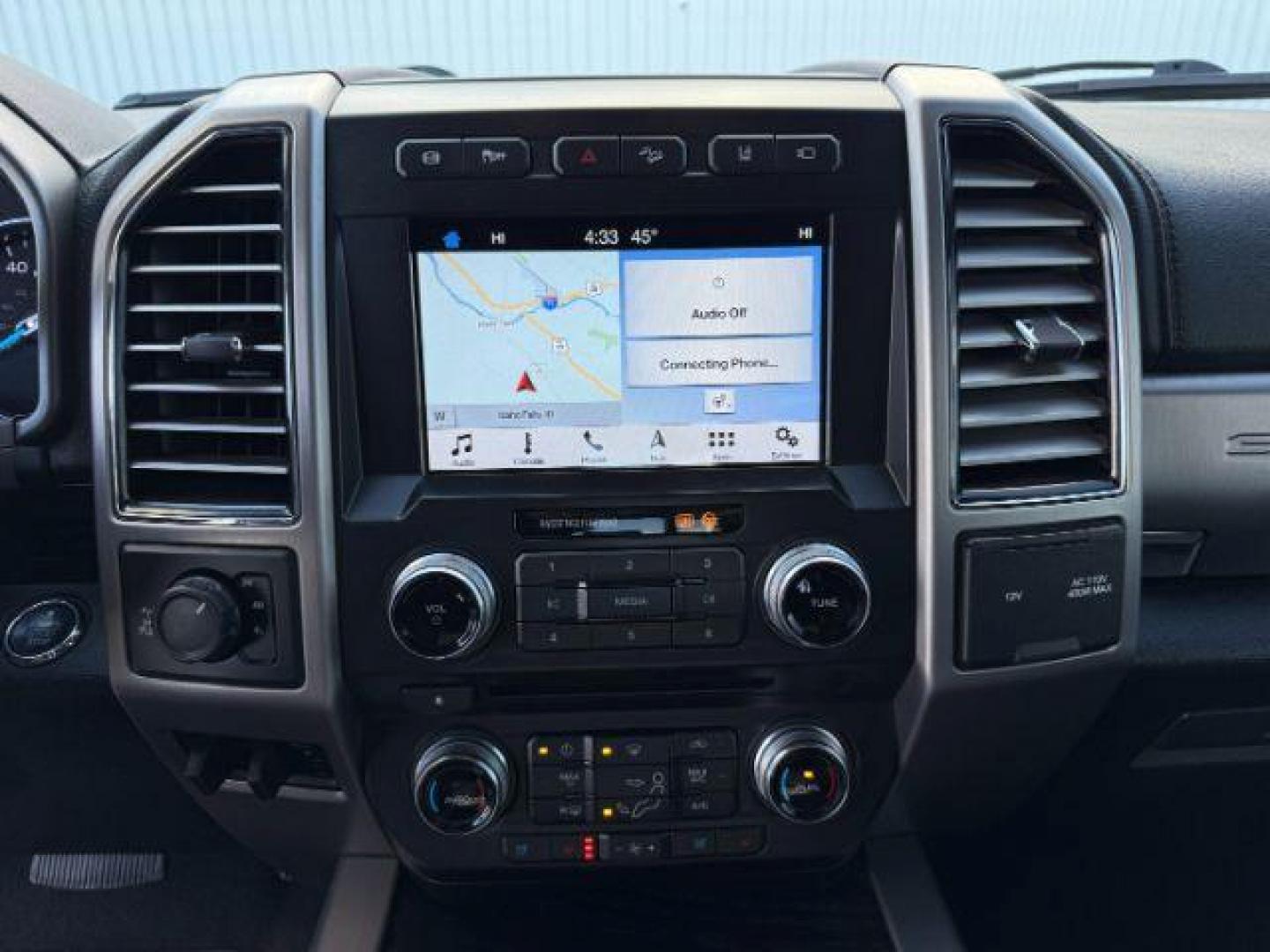 2018 WHITE /Black Ford F-350 (1FT8W3BT1JE) with an Powerstroke 67L V-8 diesel direct injection engine, Automatic transmission, located at 1175 N Woodruff Ave, Idaho Falls, ID, 83401, 43.506901, -111.999657 - At Timberline Auto, finding a great deal on your next vehicle is always easy! Our experienced sales staff's goal is to help find you the right vehicle at the right price! Our knowledgeable finance department has options for almost any credit score. We offer extended service contract options to prote - Photo#42