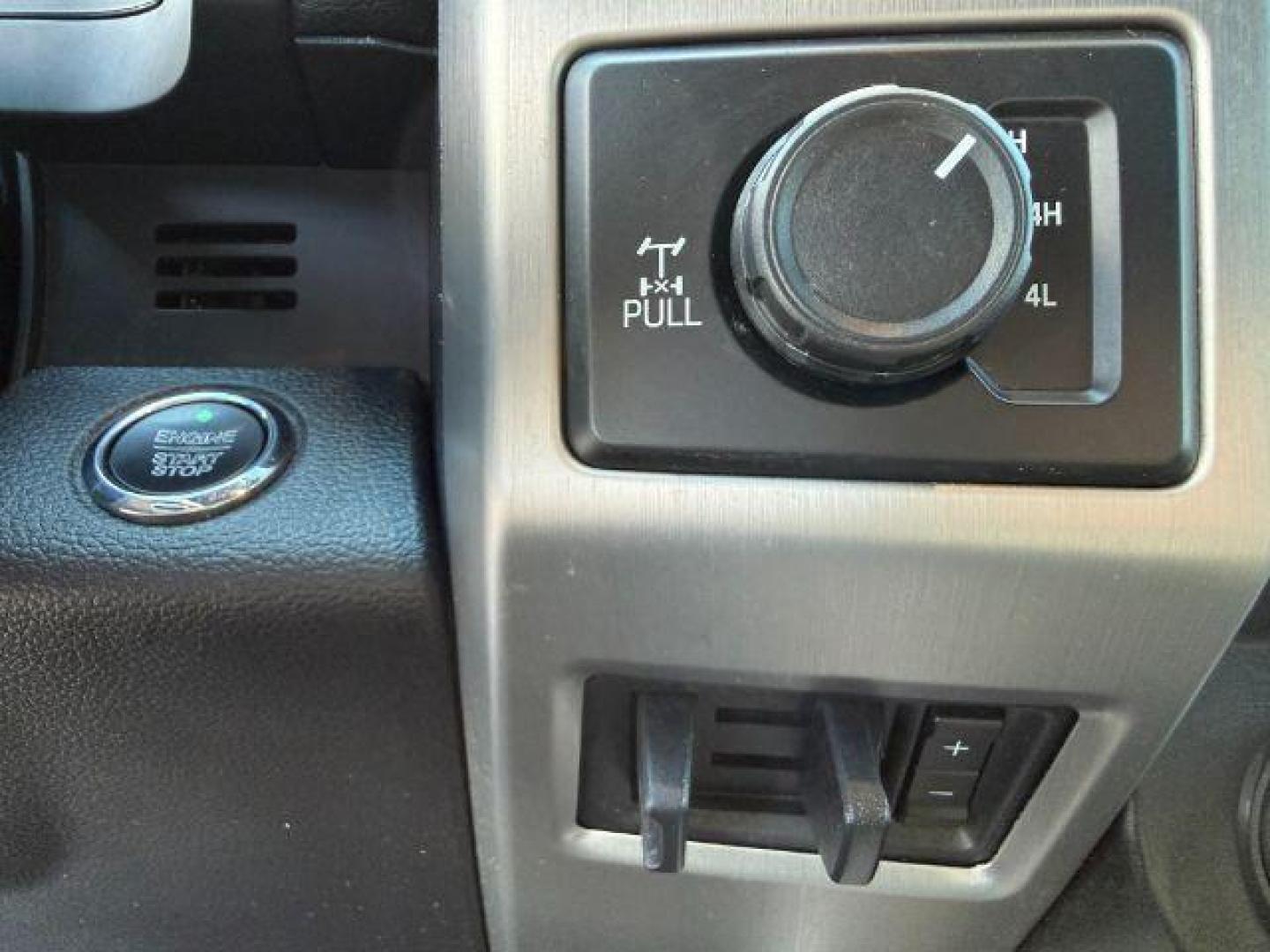 2018 WHITE /Black Ford F-350 (1FT8W3BT1JE) with an Powerstroke 67L V-8 diesel direct injection engine, Automatic transmission, located at 1175 N Woodruff Ave, Idaho Falls, ID, 83401, 43.506901, -111.999657 - At Timberline Auto, finding a great deal on your next vehicle is always easy! Our experienced sales staff's goal is to help find you the right vehicle at the right price! Our knowledgeable finance department has options for almost any credit score. We offer extended service contract options to prote - Photo#45