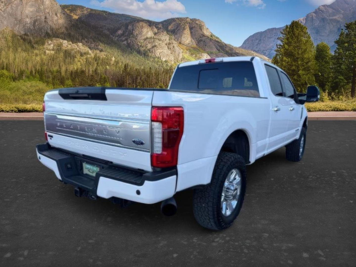 2018 WHITE /Black Ford F-350 (1FT8W3BT1JE) with an Powerstroke 67L V-8 diesel direct injection engine, Automatic transmission, located at 1175 N Woodruff Ave, Idaho Falls, ID, 83401, 43.506901, -111.999657 - At Timberline Auto, finding a great deal on your next vehicle is always easy! Our experienced sales staff's goal is to help find you the right vehicle at the right price! Our knowledgeable finance department has options for almost any credit score. We offer extended service contract options to prote - Photo#5