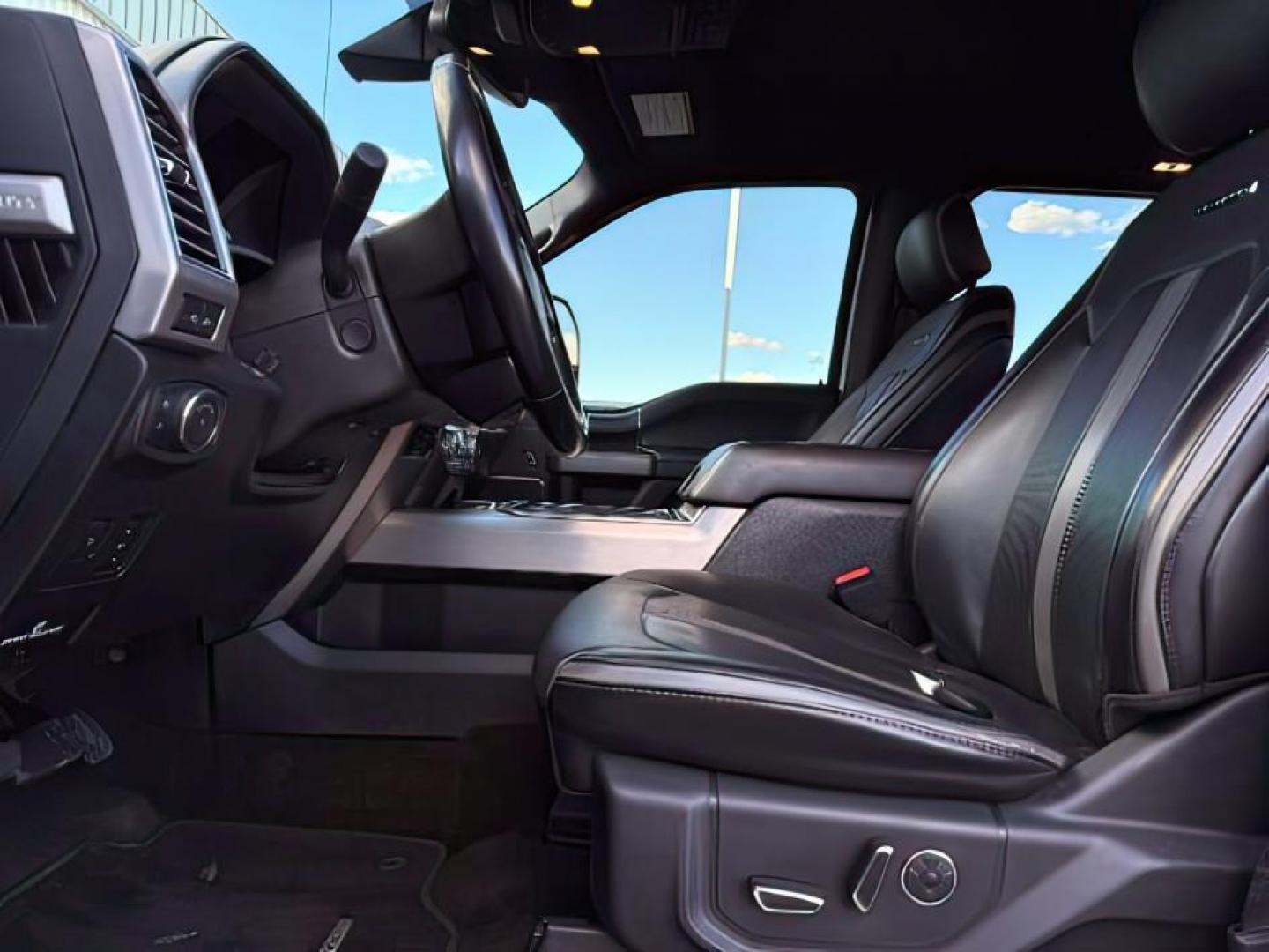 2018 WHITE /Black Ford F-350 (1FT8W3BT1JE) with an Powerstroke 67L V-8 diesel direct injection engine, Automatic transmission, located at 1175 N Woodruff Ave, Idaho Falls, ID, 83401, 43.506901, -111.999657 - At Timberline Auto, finding a great deal on your next vehicle is always easy! Our experienced sales staff's goal is to help find you the right vehicle at the right price! Our knowledgeable finance department has options for almost any credit score. We offer extended service contract options to prote - Photo#12