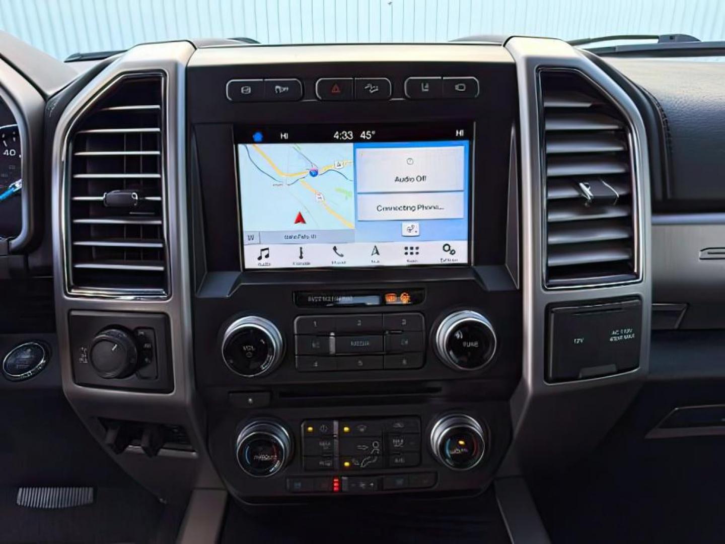 2018 WHITE /Black Ford F-350 (1FT8W3BT1JE) with an Powerstroke 67L V-8 diesel direct injection engine, Automatic transmission, located at 1175 N Woodruff Ave, Idaho Falls, ID, 83401, 43.506901, -111.999657 - At Timberline Auto, finding a great deal on your next vehicle is always easy! Our experienced sales staff's goal is to help find you the right vehicle at the right price! Our knowledgeable finance department has options for almost any credit score. We offer extended service contract options to prote - Photo#15