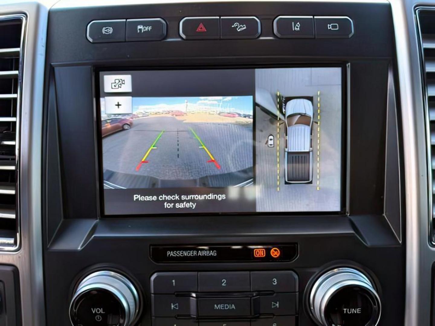 2018 WHITE /Black Ford F-350 (1FT8W3BT1JE) with an Powerstroke 67L V-8 diesel direct injection engine, Automatic transmission, located at 1175 N Woodruff Ave, Idaho Falls, ID, 83401, 43.506901, -111.999657 - At Timberline Auto, finding a great deal on your next vehicle is always easy! Our experienced sales staff's goal is to help find you the right vehicle at the right price! Our knowledgeable finance department has options for almost any credit score. We offer extended service contract options to prote - Photo#16