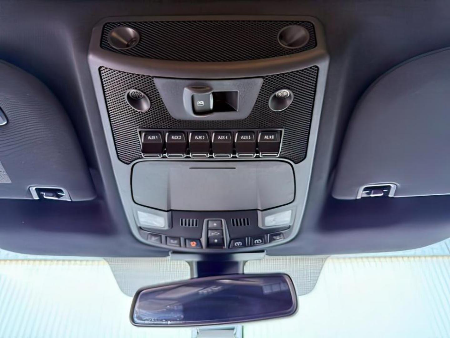 2018 WHITE /Black Ford F-350 (1FT8W3BT1JE) with an Powerstroke 67L V-8 diesel direct injection engine, Automatic transmission, located at 1175 N Woodruff Ave, Idaho Falls, ID, 83401, 43.506901, -111.999657 - At Timberline Auto, finding a great deal on your next vehicle is always easy! Our experienced sales staff's goal is to help find you the right vehicle at the right price! Our knowledgeable finance department has options for almost any credit score. We offer extended service contract options to prote - Photo#19