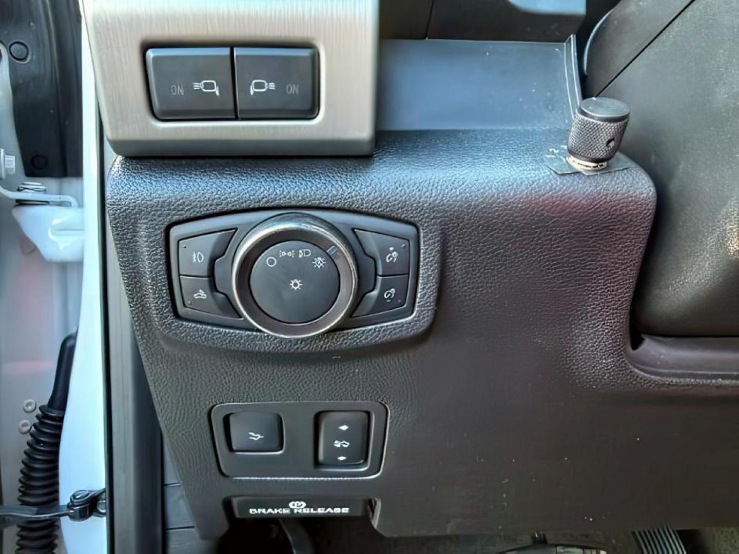 2018 WHITE /Black Ford F-350 (1FT8W3BT1JE) with an Powerstroke 67L V-8 diesel direct injection engine, Automatic transmission, located at 1175 N Woodruff Ave, Idaho Falls, ID, 83401, 43.506901, -111.999657 - At Timberline Auto, finding a great deal on your next vehicle is always easy! Our experienced sales staff's goal is to help find you the right vehicle at the right price! Our knowledgeable finance department has options for almost any credit score. We offer extended service contract options to prote - Photo#20