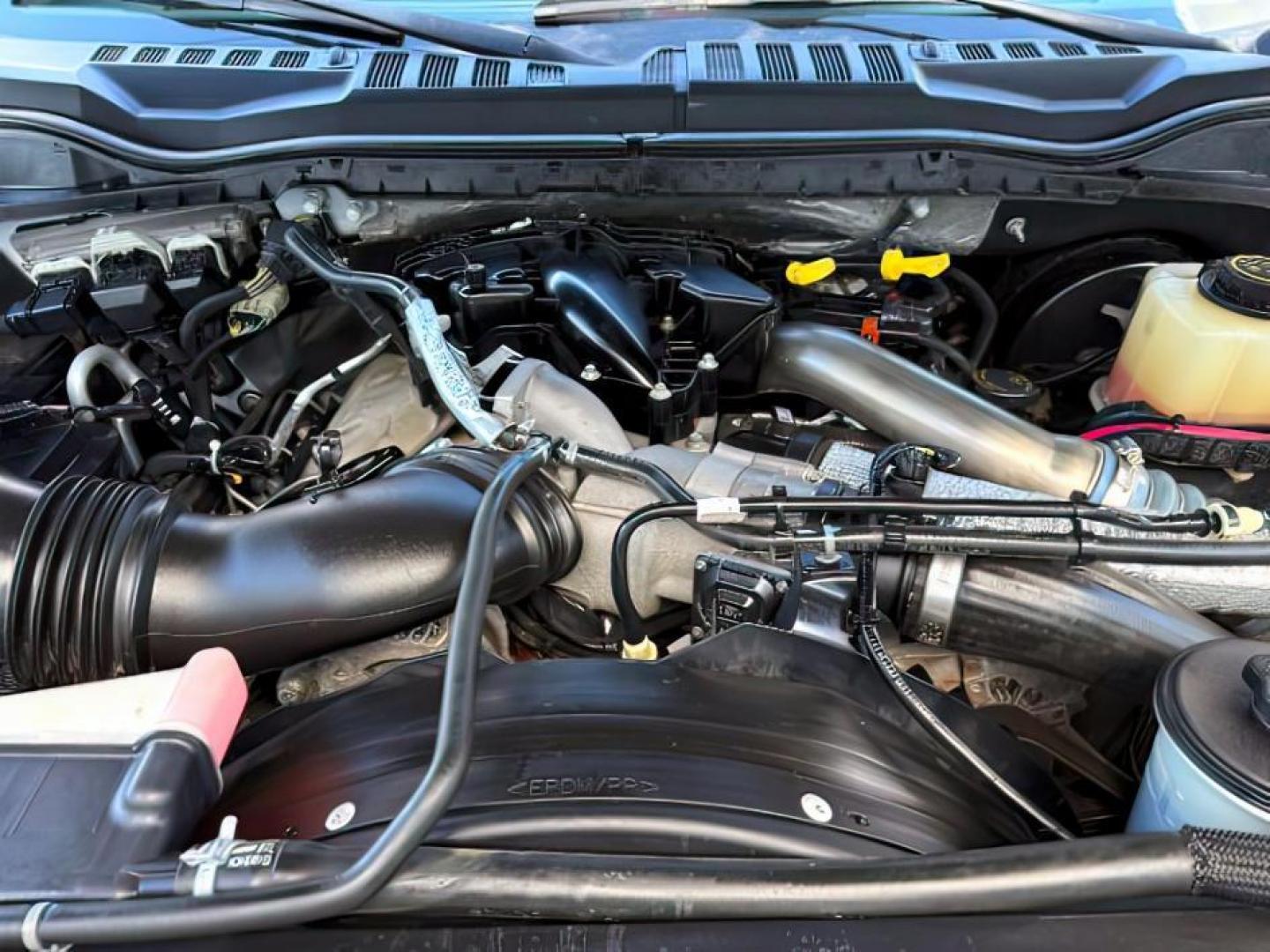 2018 WHITE /Black Ford F-350 (1FT8W3BT1JE) with an Powerstroke 67L V-8 diesel direct injection engine, Automatic transmission, located at 1175 N Woodruff Ave, Idaho Falls, ID, 83401, 43.506901, -111.999657 - At Timberline Auto, finding a great deal on your next vehicle is always easy! Our experienced sales staff's goal is to help find you the right vehicle at the right price! Our knowledgeable finance department has options for almost any credit score. We offer extended service contract options to prote - Photo#26