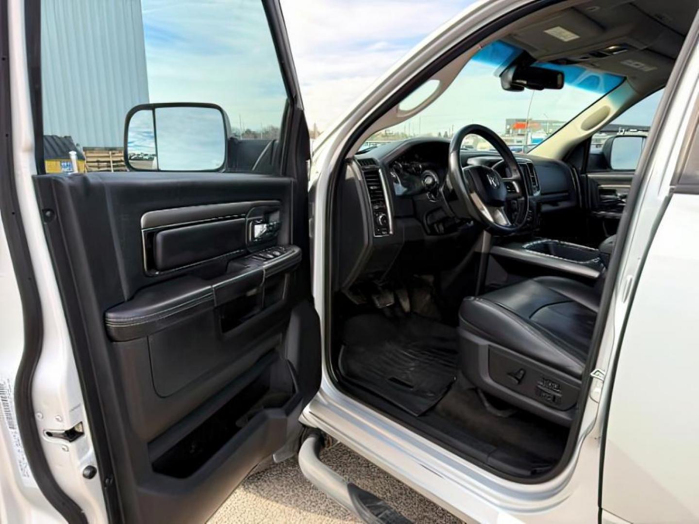 2018 SILVER /Black Ram 3500 (3C63R3EL4JG) with an Cummins 67L I-6 diesel direct injection engine, Automatic transmission, located at 1175 N Woodruff Ave, Idaho Falls, ID, 83401, 43.506901, -111.999657 - At Timberline Auto, finding a great deal on your next vehicle is always easy! Our experienced sales staff's goal is to help find you the right vehicle at the right price! Our knowledgeable finance department has options for almost any credit score. We offer extended service contract options to prote - Photo#10