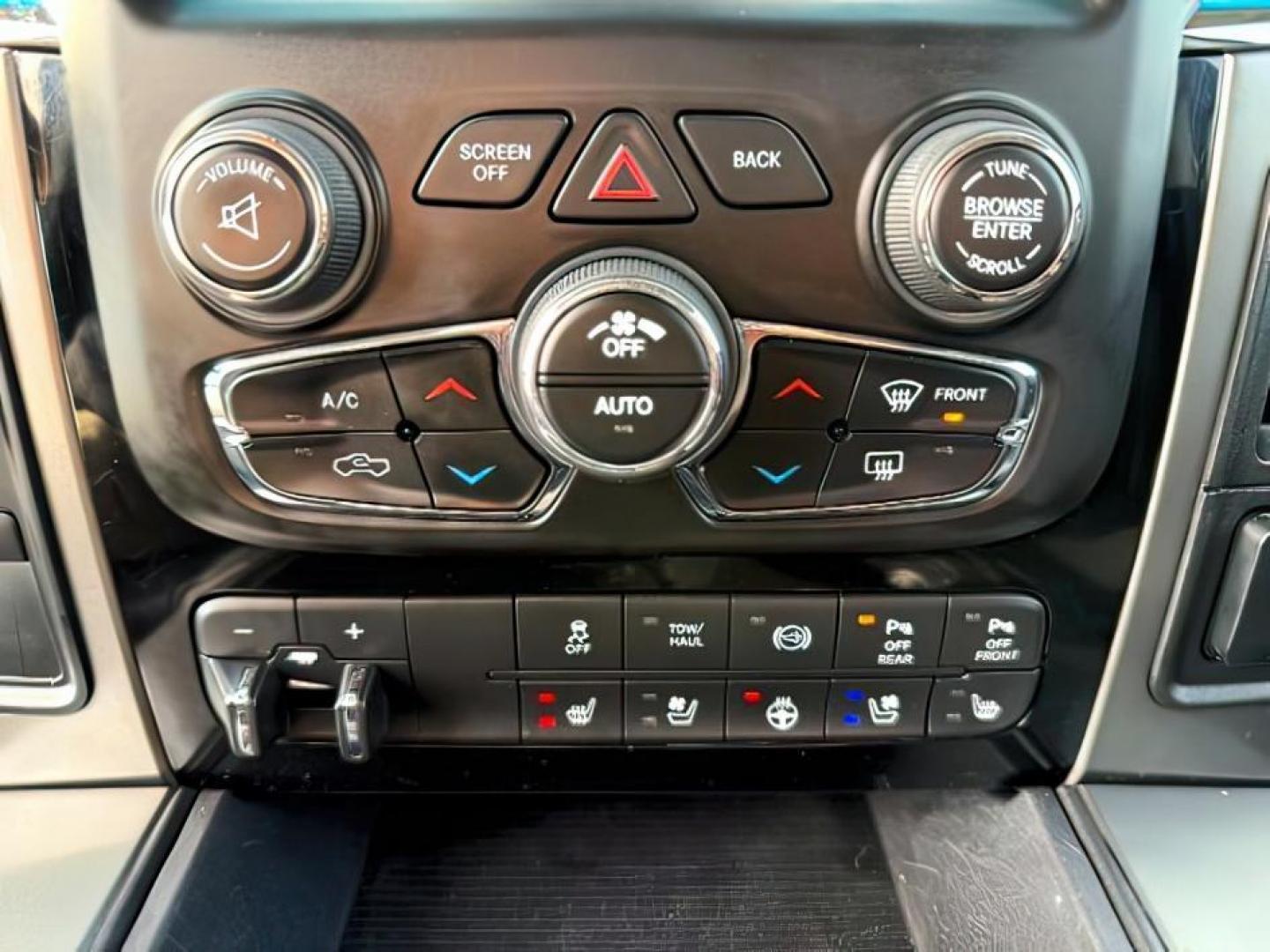 2018 SILVER /Black Ram 3500 (3C63R3EL4JG) with an Cummins 67L I-6 diesel direct injection engine, Automatic transmission, located at 1175 N Woodruff Ave, Idaho Falls, ID, 83401, 43.506901, -111.999657 - At Timberline Auto, finding a great deal on your next vehicle is always easy! Our experienced sales staff's goal is to help find you the right vehicle at the right price! Our knowledgeable finance department has options for almost any credit score. We offer extended service contract options to prote - Photo#16