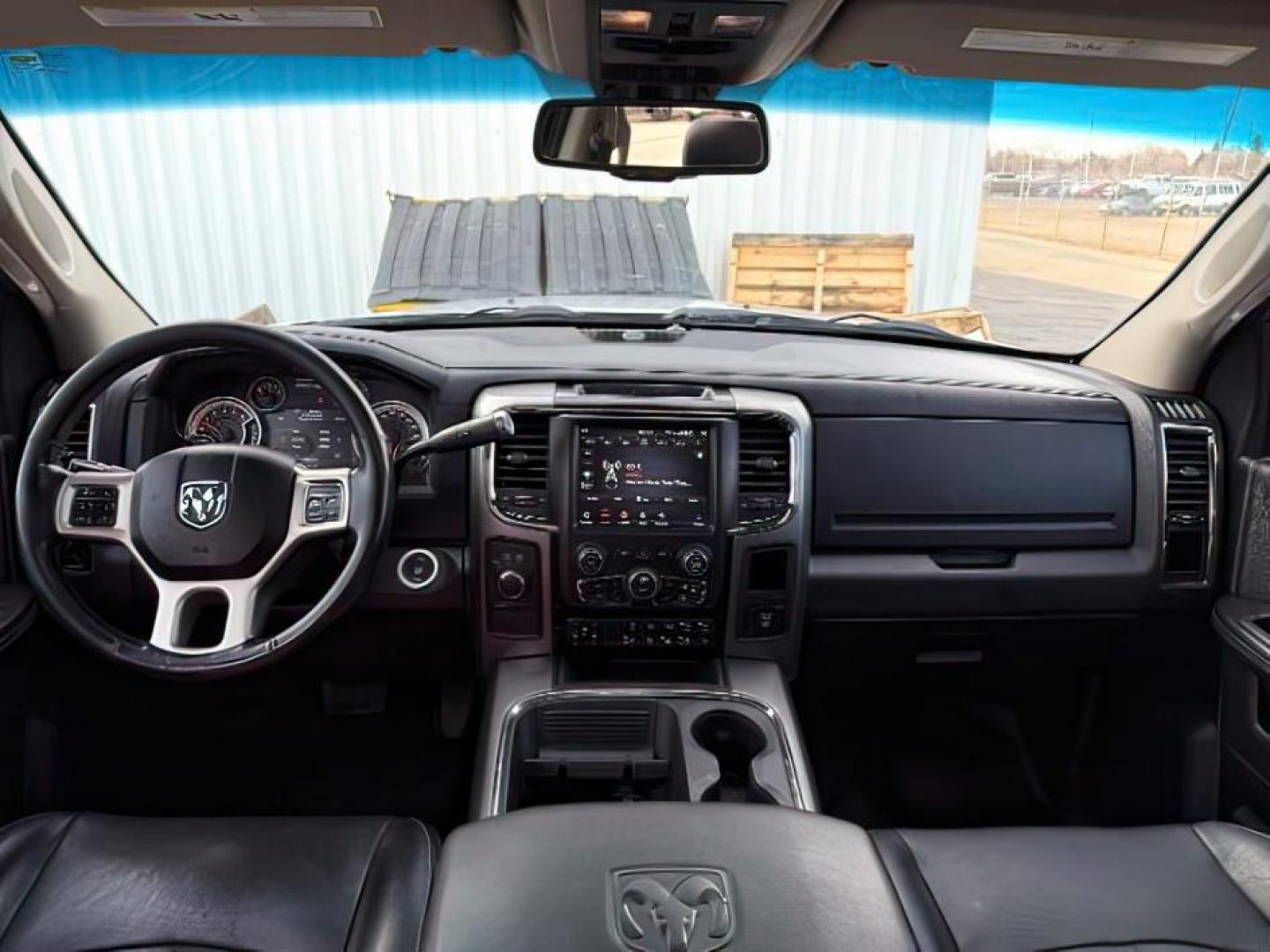 2018 SILVER /Black Ram 3500 (3C63R3EL4JG) with an Cummins 67L I-6 diesel direct injection engine, Automatic transmission, located at 1175 N Woodruff Ave, Idaho Falls, ID, 83401, 43.506901, -111.999657 - At Timberline Auto, finding a great deal on your next vehicle is always easy! Our experienced sales staff's goal is to help find you the right vehicle at the right price! Our knowledgeable finance department has options for almost any credit score. We offer extended service contract options to prote - Photo#21