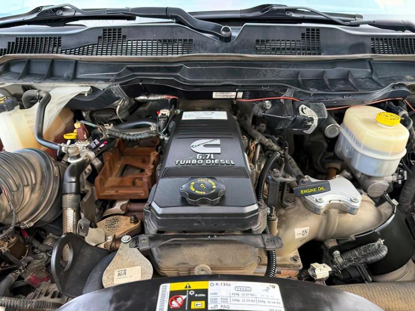 2018 SILVER /Black Ram 3500 (3C63R3EL4JG) with an Cummins 67L I-6 diesel direct injection engine, Automatic transmission, located at 1175 N Woodruff Ave, Idaho Falls, ID, 83401, 43.506901, -111.999657 - At Timberline Auto, finding a great deal on your next vehicle is always easy! Our experienced sales staff's goal is to help find you the right vehicle at the right price! Our knowledgeable finance department has options for almost any credit score. We offer extended service contract options to prote - Photo#24