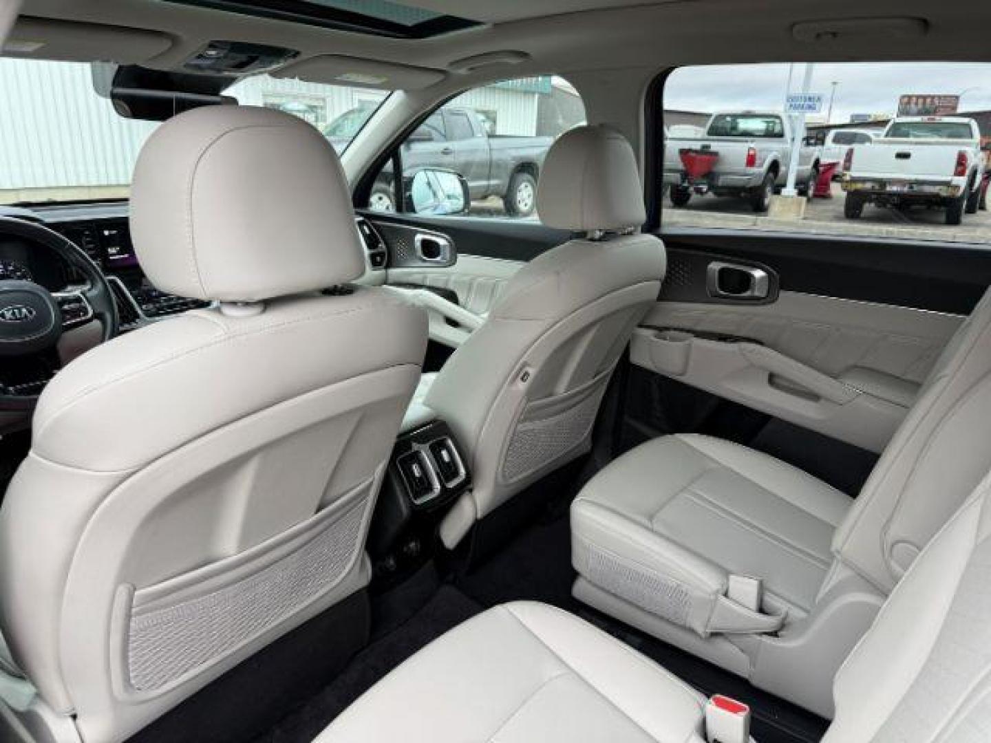 2021 BLUE /Black KIA Sorento (5XYRKDLF5MG) with an 25L I-4 portdirect injection engine, Automatic transmission, located at 1175 N Woodruff Ave, Idaho Falls, ID, 83401, 43.506901, -111.999657 - At Timberline Auto, finding a great deal on your next vehicle is always easy! Our experienced sales staff's goal is to help find you the right vehicle at the right price! Our knowledgeable finance department has options for almost any credit score. We offer extended service contract options to prote - Photo#52