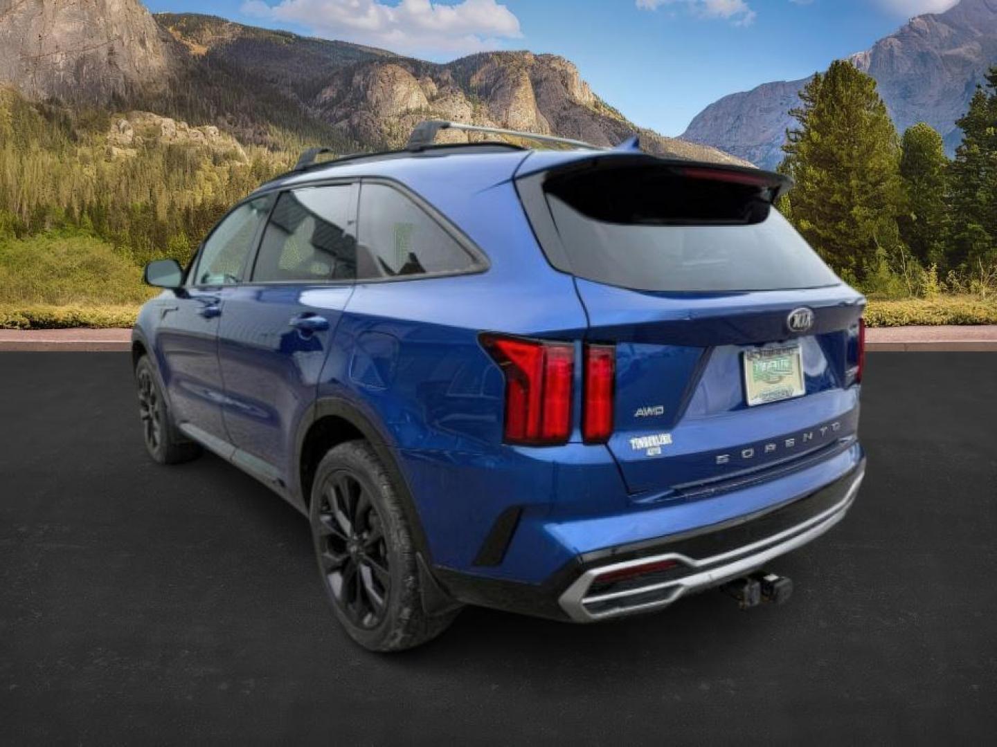 2021 BLUE /Black KIA Sorento (5XYRKDLF5MG) with an 25L I-4 portdirect injection engine, Automatic transmission, located at 1175 N Woodruff Ave, Idaho Falls, ID, 83401, 43.506901, -111.999657 - At Timberline Auto, finding a great deal on your next vehicle is always easy! Our experienced sales staff's goal is to help find you the right vehicle at the right price! Our knowledgeable finance department has options for almost any credit score. We offer extended service contract options to prote - Photo#2