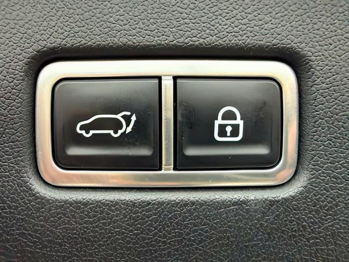 2021 BLUE /Black KIA Sorento (5XYRKDLF5MG) with an 25L I-4 portdirect injection engine, Automatic transmission, located at 1175 N Woodruff Ave, Idaho Falls, ID, 83401, 43.506901, -111.999657 - At Timberline Auto, finding a great deal on your next vehicle is always easy! Our experienced sales staff's goal is to help find you the right vehicle at the right price! Our knowledgeable finance department has options for almost any credit score. We offer extended service contract options to prote - Photo#5