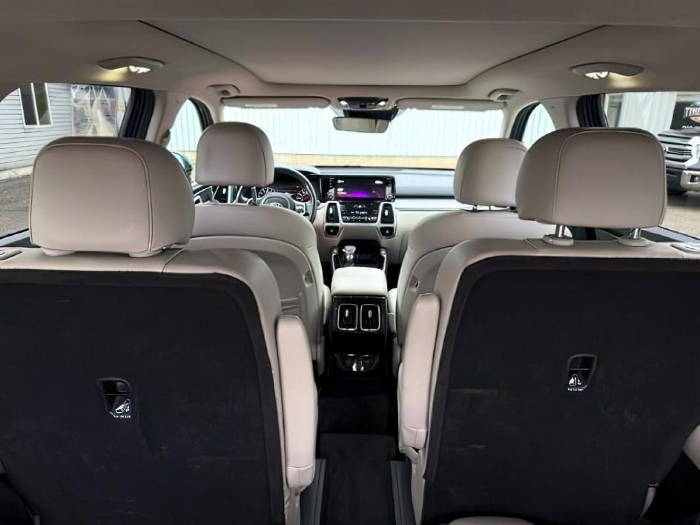 2021 BLUE /Black KIA Sorento (5XYRKDLF5MG) with an 25L I-4 portdirect injection engine, Automatic transmission, located at 1175 N Woodruff Ave, Idaho Falls, ID, 83401, 43.506901, -111.999657 - At Timberline Auto, finding a great deal on your next vehicle is always easy! Our experienced sales staff's goal is to help find you the right vehicle at the right price! Our knowledgeable finance department has options for almost any credit score. We offer extended service contract options to prote - Photo#7