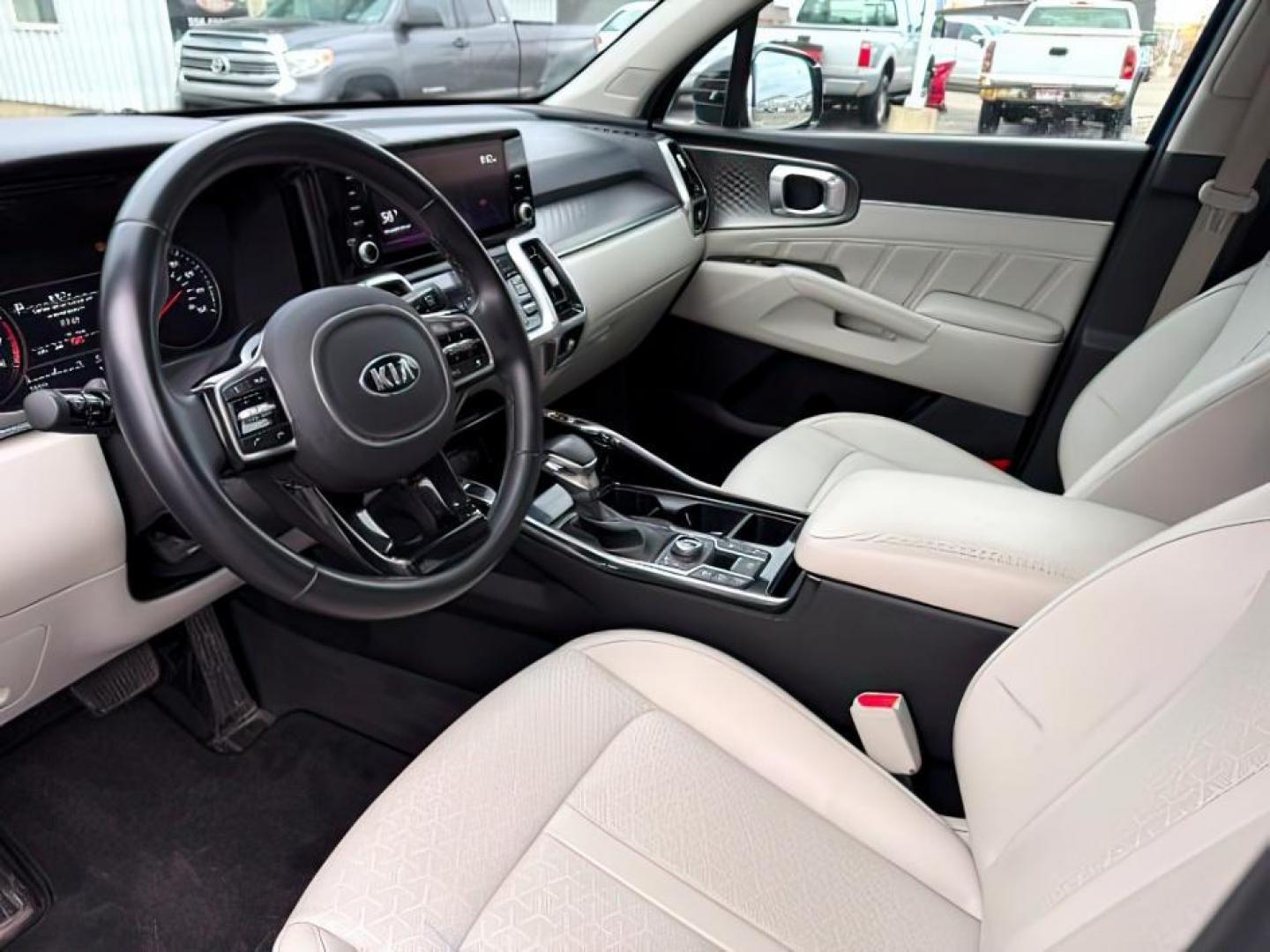 2021 BLUE /Black KIA Sorento (5XYRKDLF5MG) with an 25L I-4 portdirect injection engine, Automatic transmission, located at 1175 N Woodruff Ave, Idaho Falls, ID, 83401, 43.506901, -111.999657 - At Timberline Auto, finding a great deal on your next vehicle is always easy! Our experienced sales staff's goal is to help find you the right vehicle at the right price! Our knowledgeable finance department has options for almost any credit score. We offer extended service contract options to prote - Photo#15