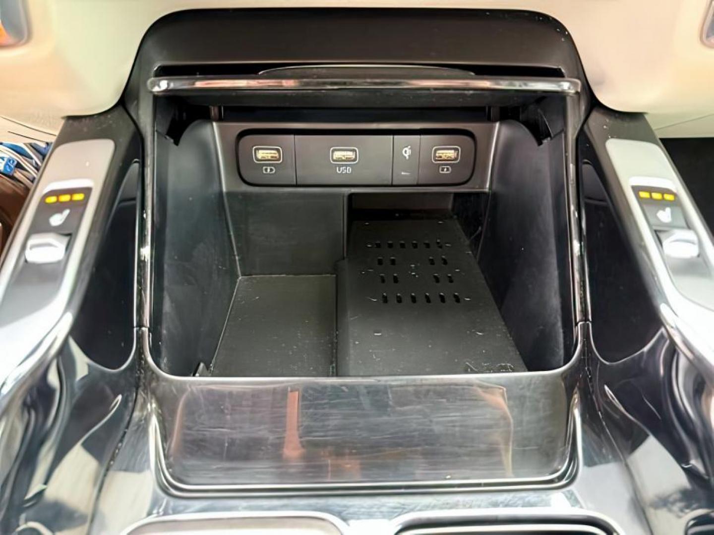 2021 BLUE /Black KIA Sorento (5XYRKDLF5MG) with an 25L I-4 portdirect injection engine, Automatic transmission, located at 1175 N Woodruff Ave, Idaho Falls, ID, 83401, 43.506901, -111.999657 - At Timberline Auto, finding a great deal on your next vehicle is always easy! Our experienced sales staff's goal is to help find you the right vehicle at the right price! Our knowledgeable finance department has options for almost any credit score. We offer extended service contract options to prote - Photo#19