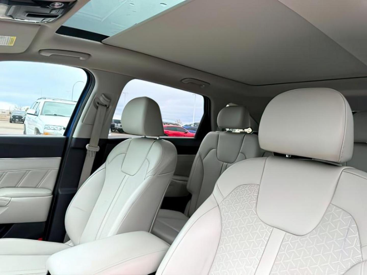 2021 BLUE /Black KIA Sorento (5XYRKDLF5MG) with an 25L I-4 portdirect injection engine, Automatic transmission, located at 1175 N Woodruff Ave, Idaho Falls, ID, 83401, 43.506901, -111.999657 - At Timberline Auto, finding a great deal on your next vehicle is always easy! Our experienced sales staff's goal is to help find you the right vehicle at the right price! Our knowledgeable finance department has options for almost any credit score. We offer extended service contract options to prote - Photo#22