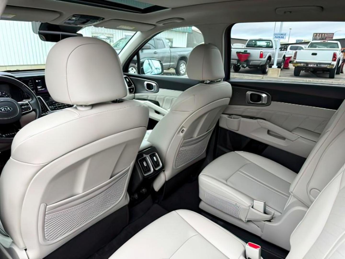 2021 BLUE /Black KIA Sorento (5XYRKDLF5MG) with an 25L I-4 portdirect injection engine, Automatic transmission, located at 1175 N Woodruff Ave, Idaho Falls, ID, 83401, 43.506901, -111.999657 - At Timberline Auto, finding a great deal on your next vehicle is always easy! Our experienced sales staff's goal is to help find you the right vehicle at the right price! Our knowledgeable finance department has options for almost any credit score. We offer extended service contract options to prote - Photo#25