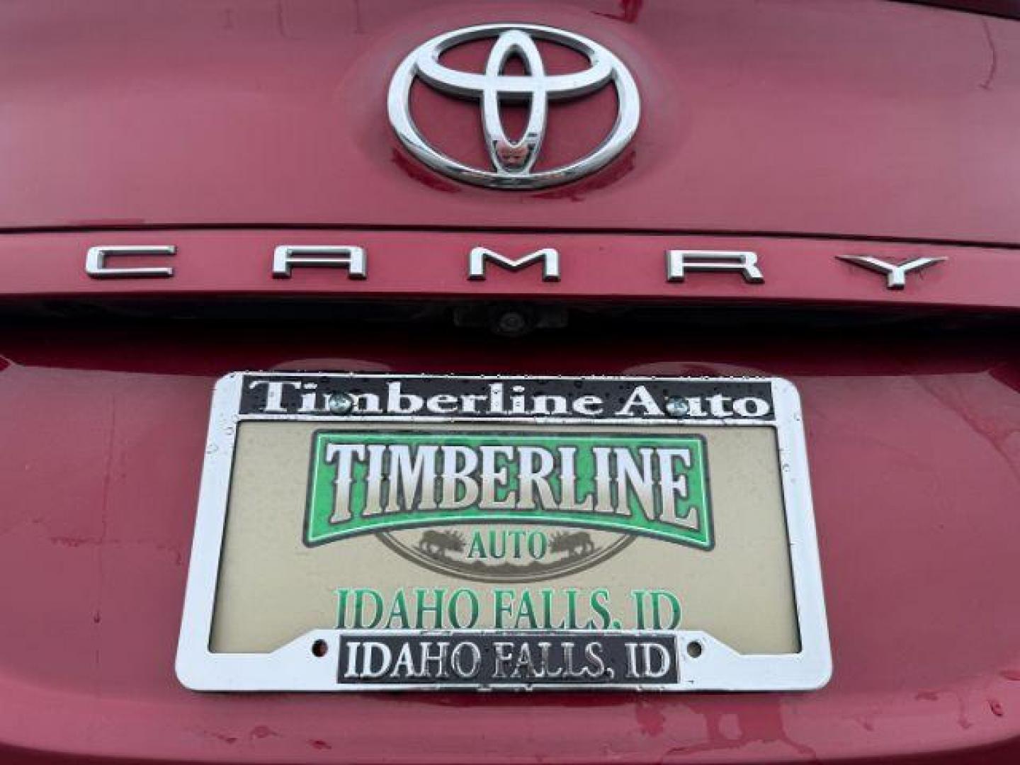 2018 RED /Black Toyota Camry (4T1B11HK6JU) with an 25L I-4 portdirect injection engine, Automatic transmission, located at 1175 N Woodruff Ave, Idaho Falls, ID, 83401, 43.506901, -111.999657 - At Timberline Auto, finding a great deal on your next vehicle is always easy! Our experienced sales staff's goal is to help find you the right vehicle at the right price! Our knowledgeable finance department has options for almost any credit score. We offer extended service contract options to prote - Photo#5
